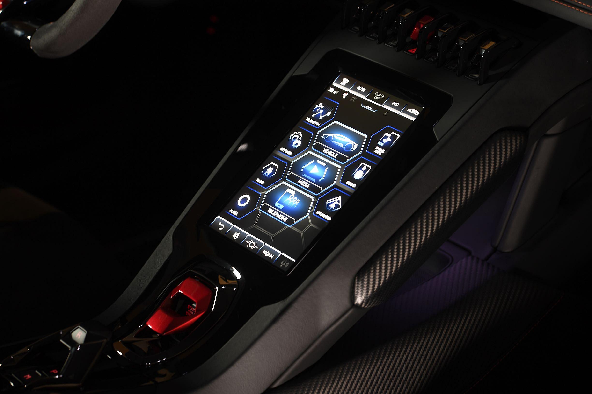Lamborghini Huracan Evo Amazon Alexa (1)