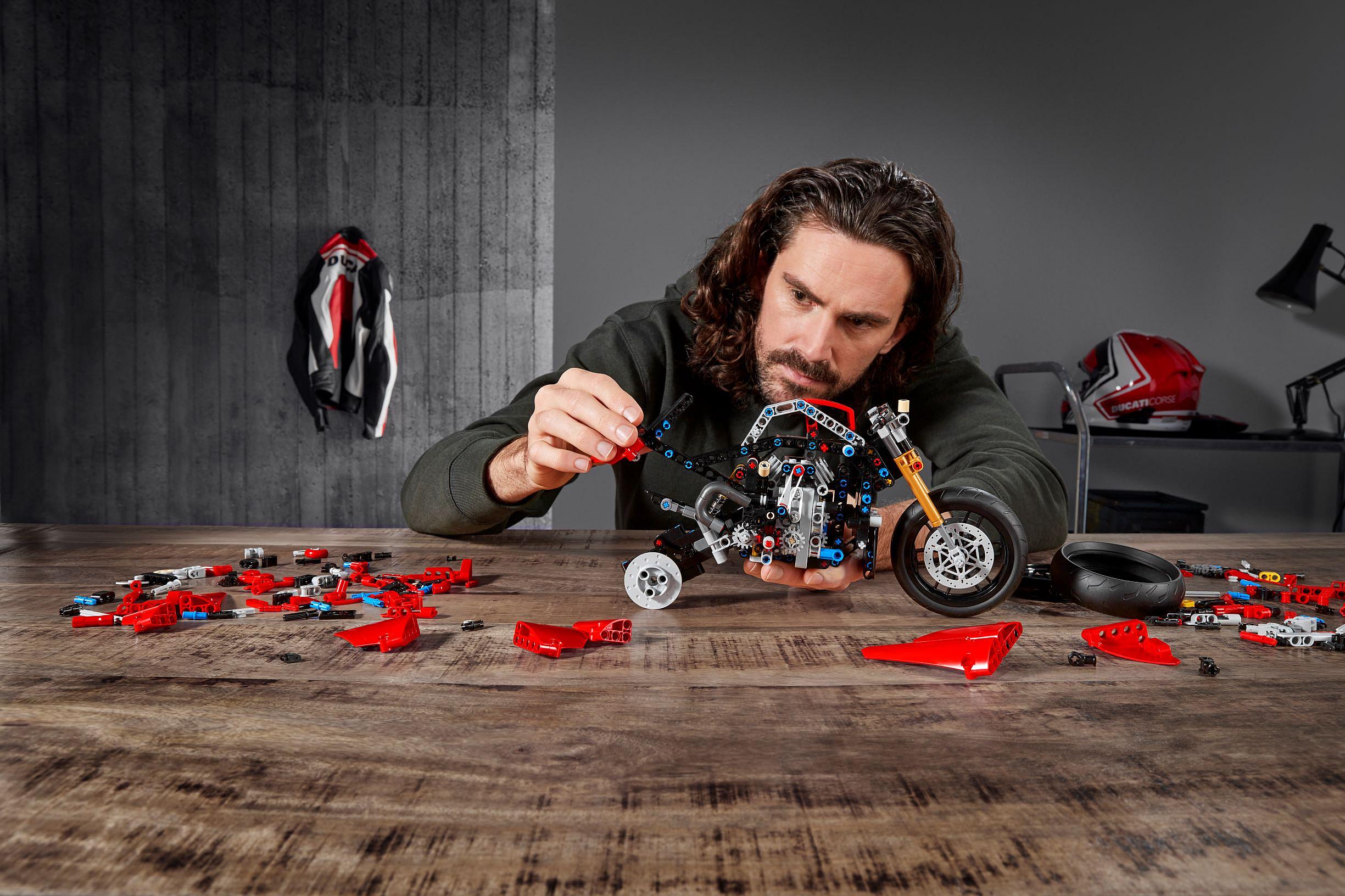 Lego Ducati Panigale V4 R (4)