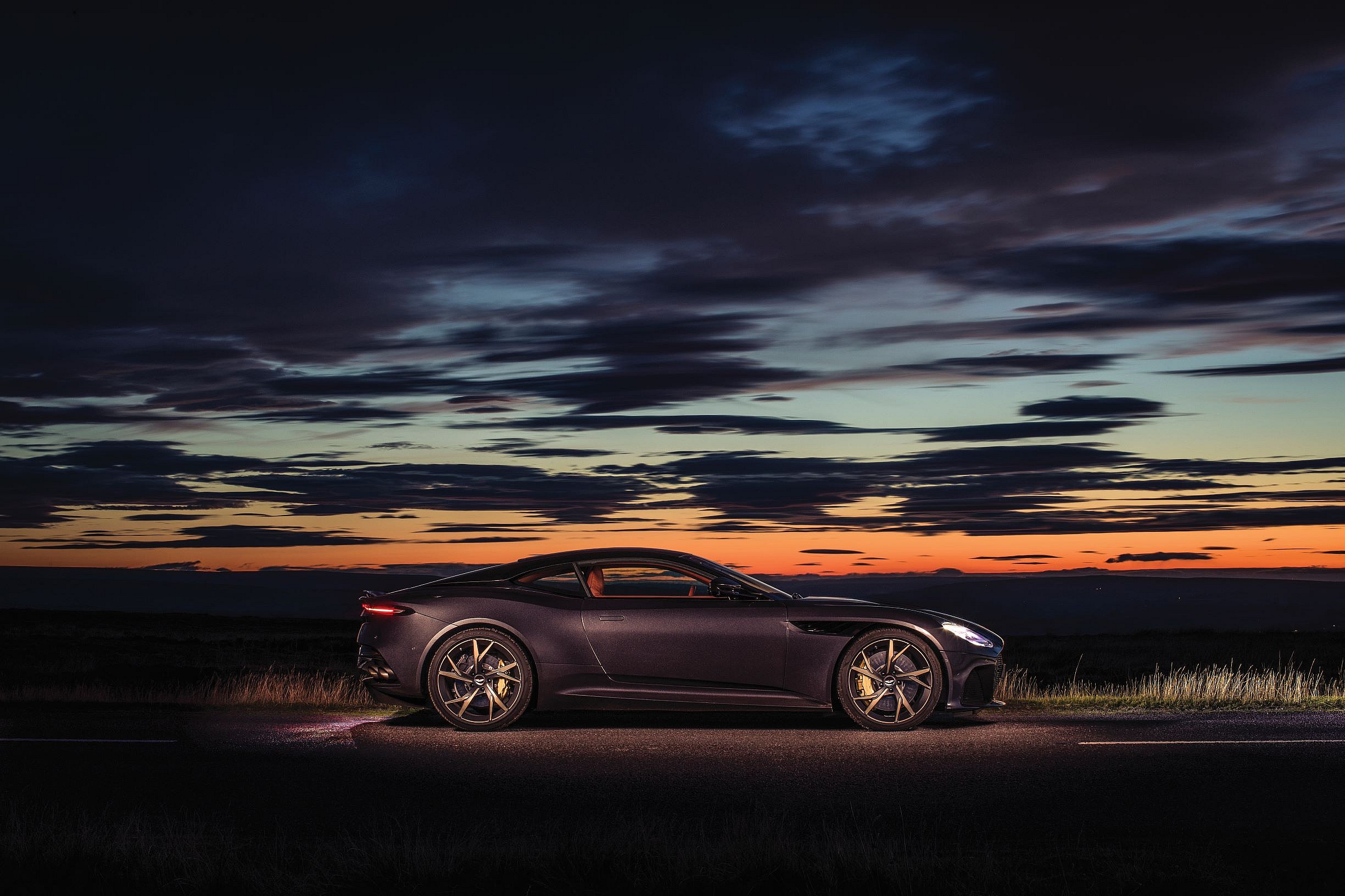0219-MX_ASTON MARTIN.05
