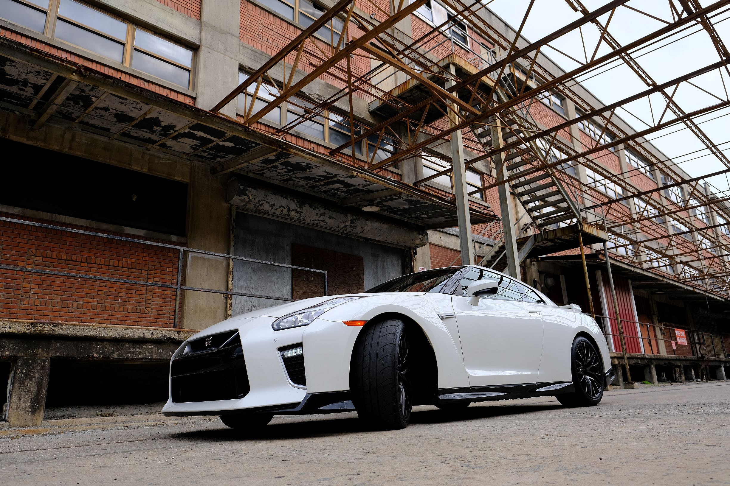 2021 Nissan GT-R (21)