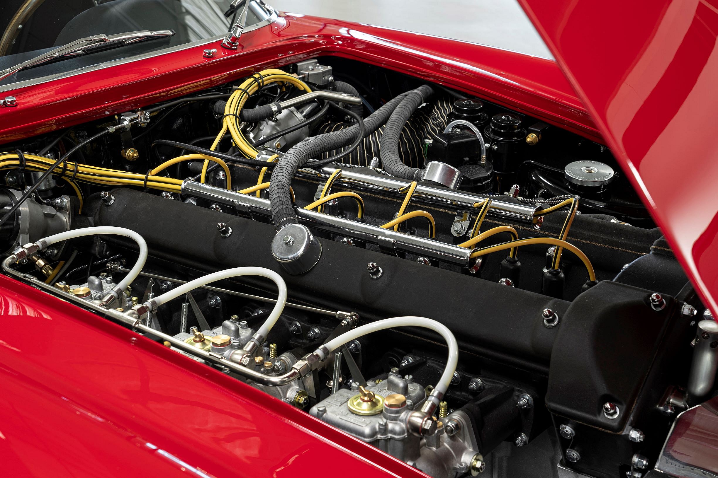 Aston Martin DB4 GT Zagato Continuation (2)
