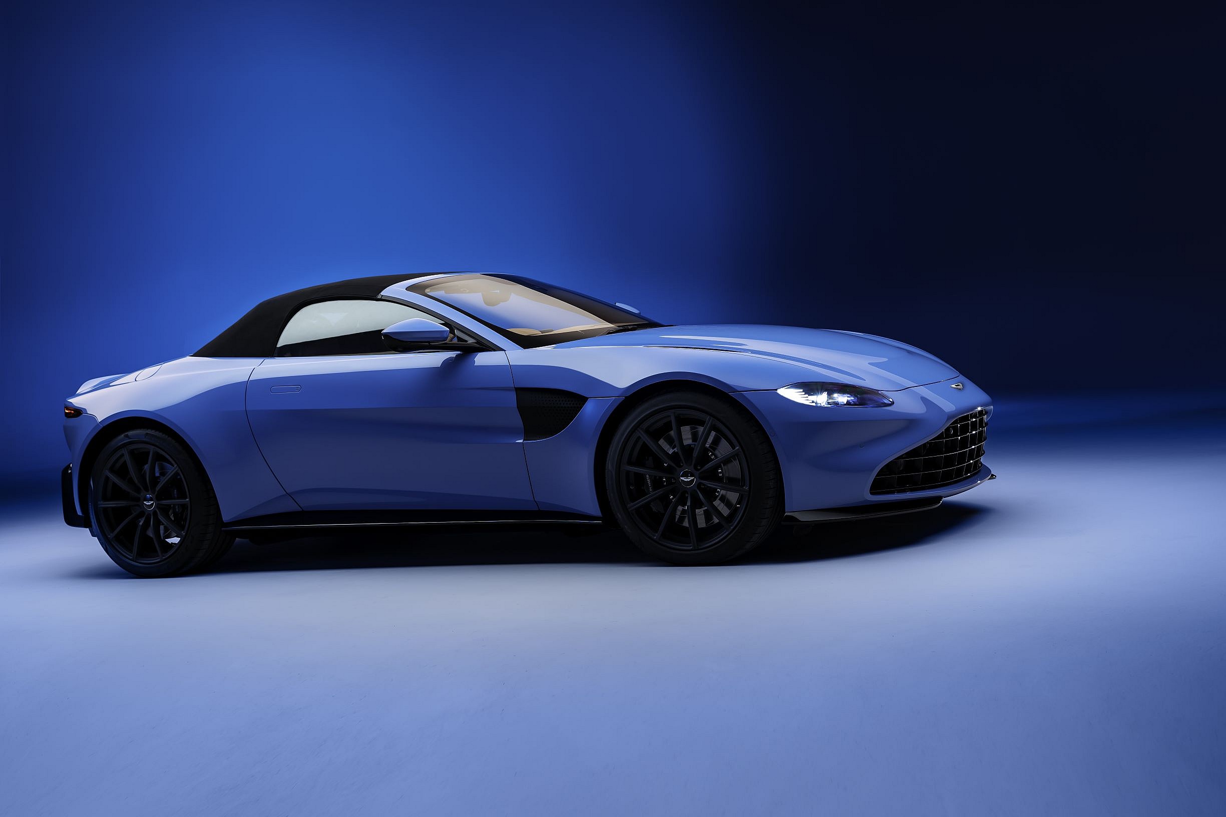 Aston Martin Vantage Roadster (2)