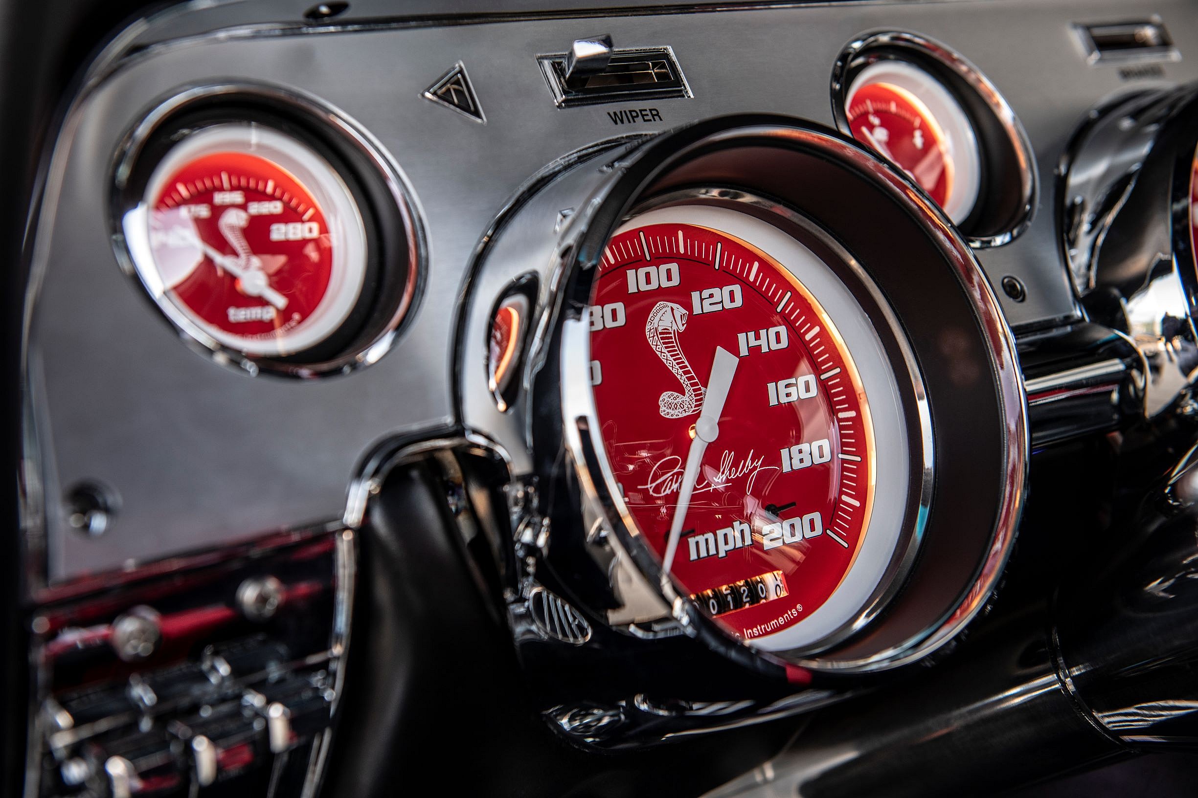 Classic Recreations Ford Mustang Shelby GT500 Carbon Edition (3)