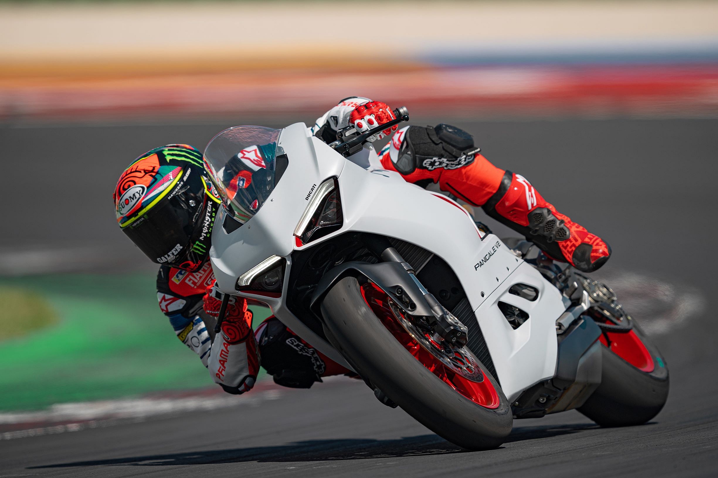 Ducati Panigale V2 Star White Silk (1)
