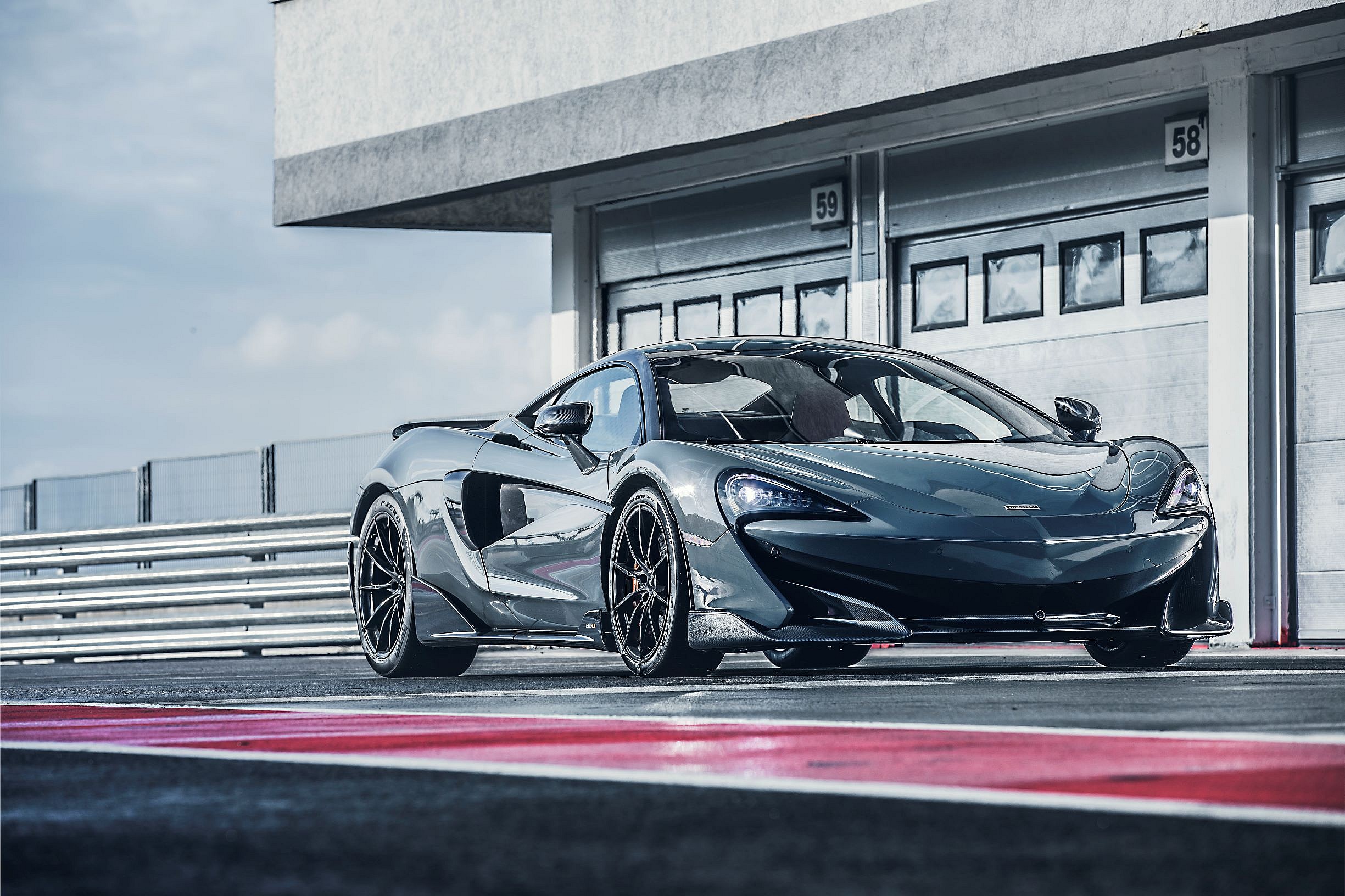 McLaren 600LT (5)
