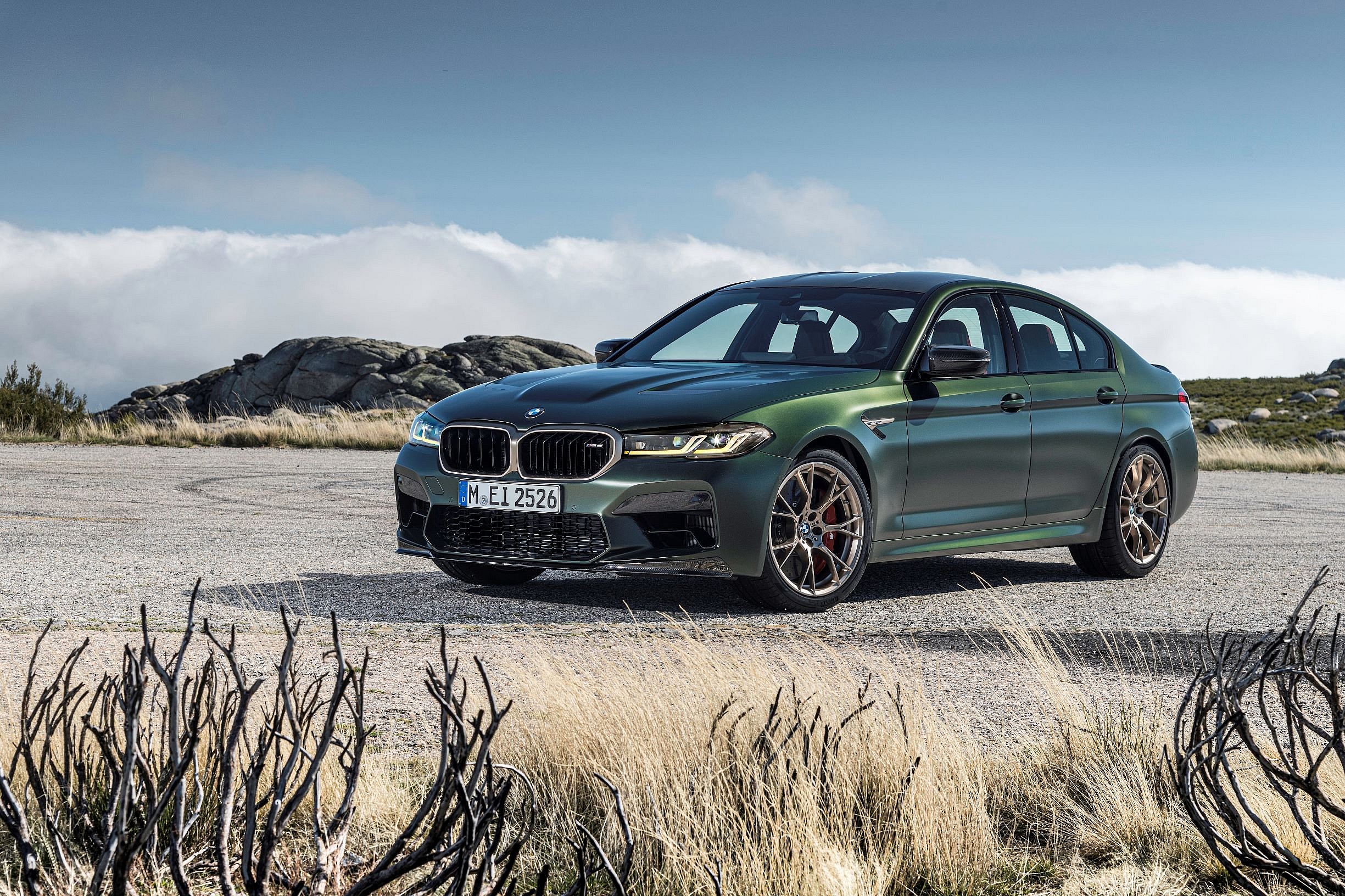 P90411278_highRes_the-new-bmw-m5-cs-01