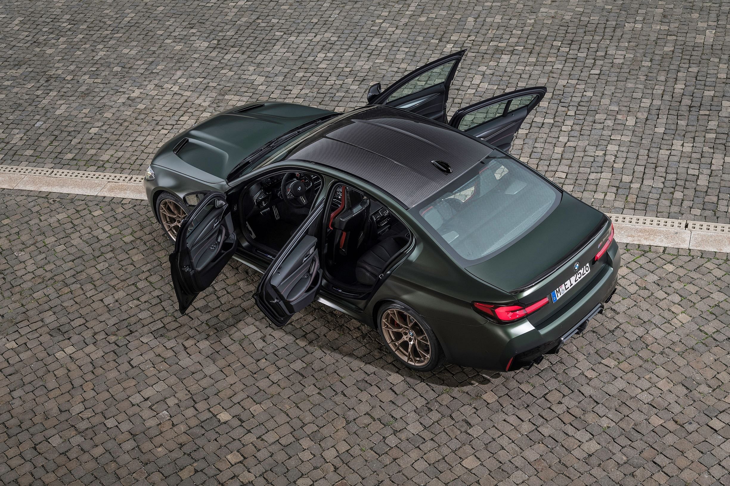 P90411301_highRes_the-new-bmw-m5-cs-01