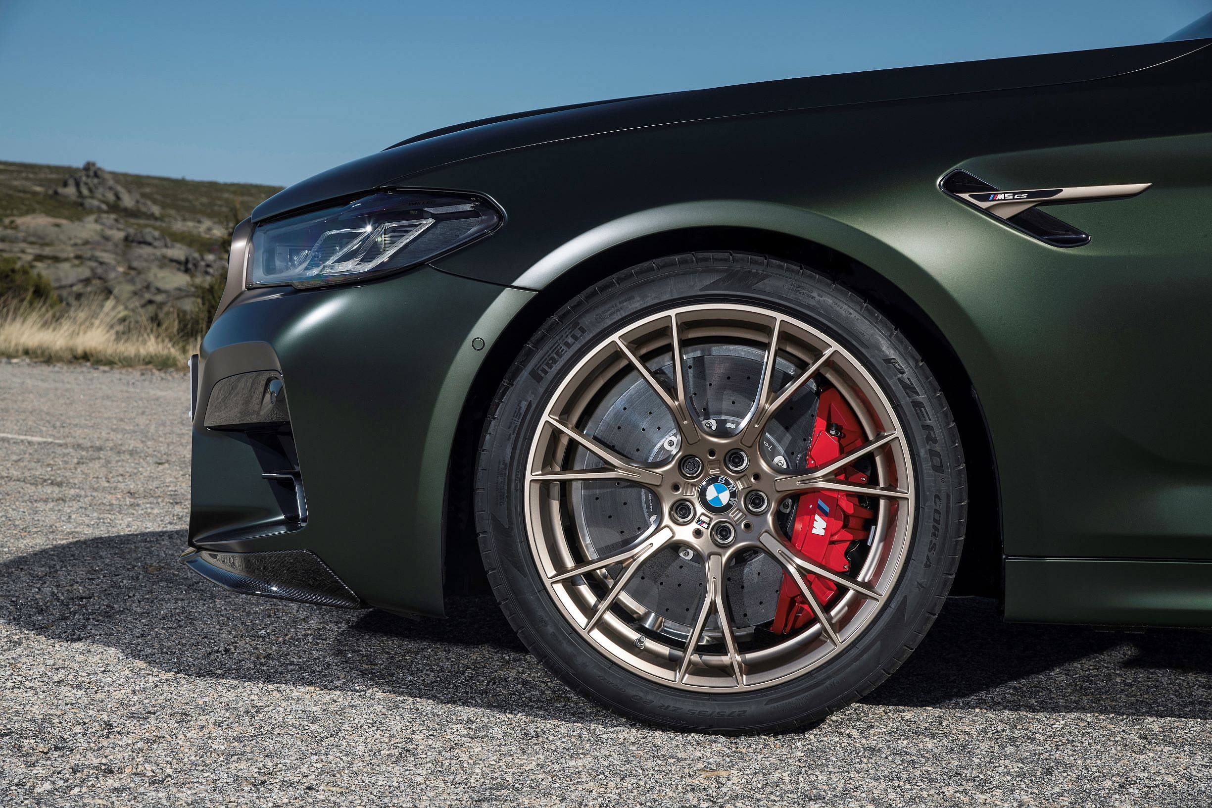 P90411311_highRes_the-new-bmw-m5-cs-01