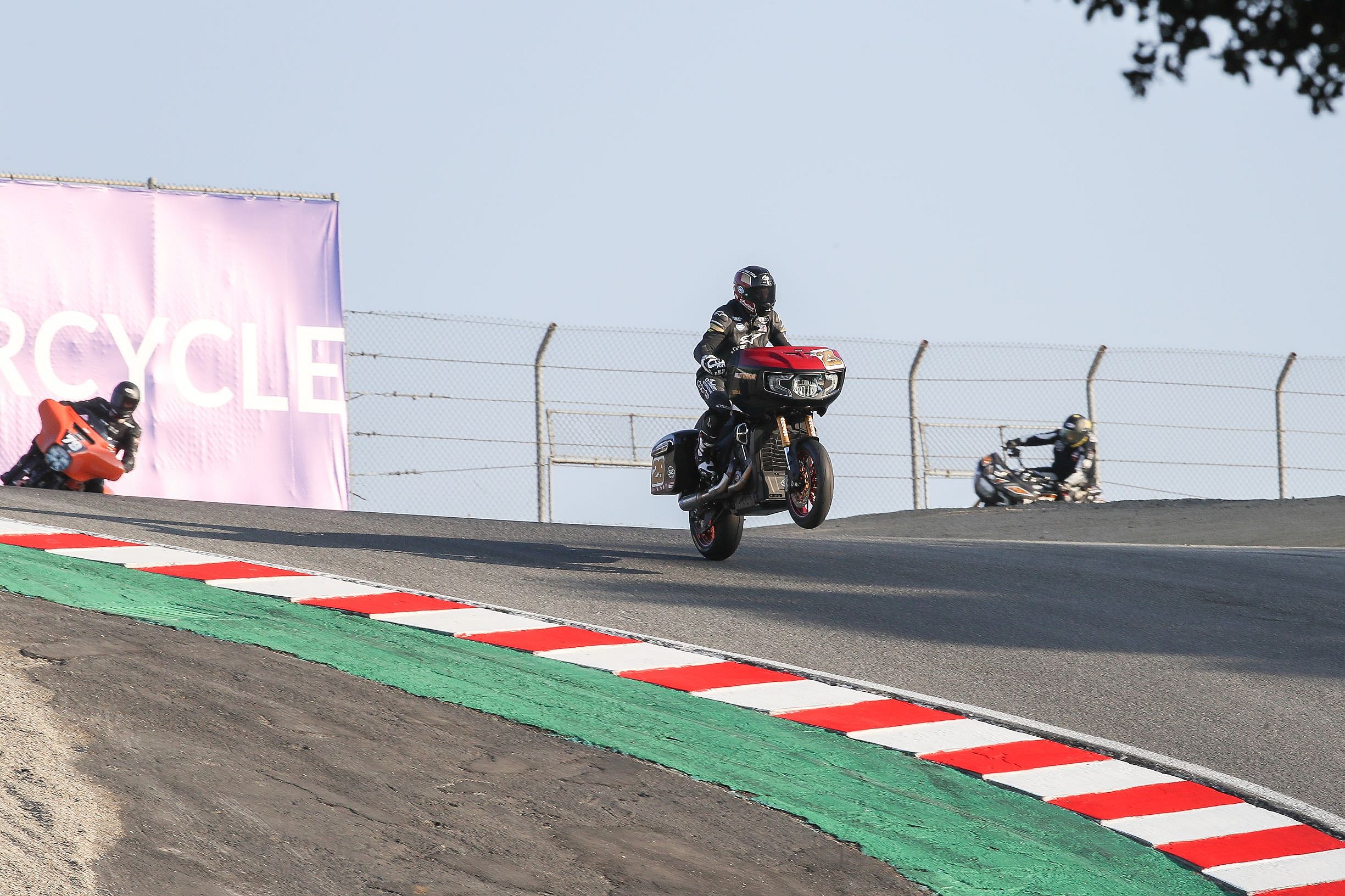 S&S Cycle Indian Challenger King of the Baggers (2)
