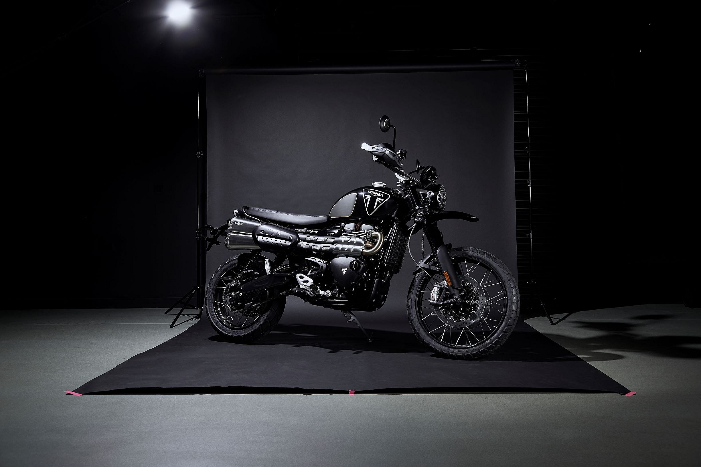 Triumph Scrambler 1200 Bond Edition (2)