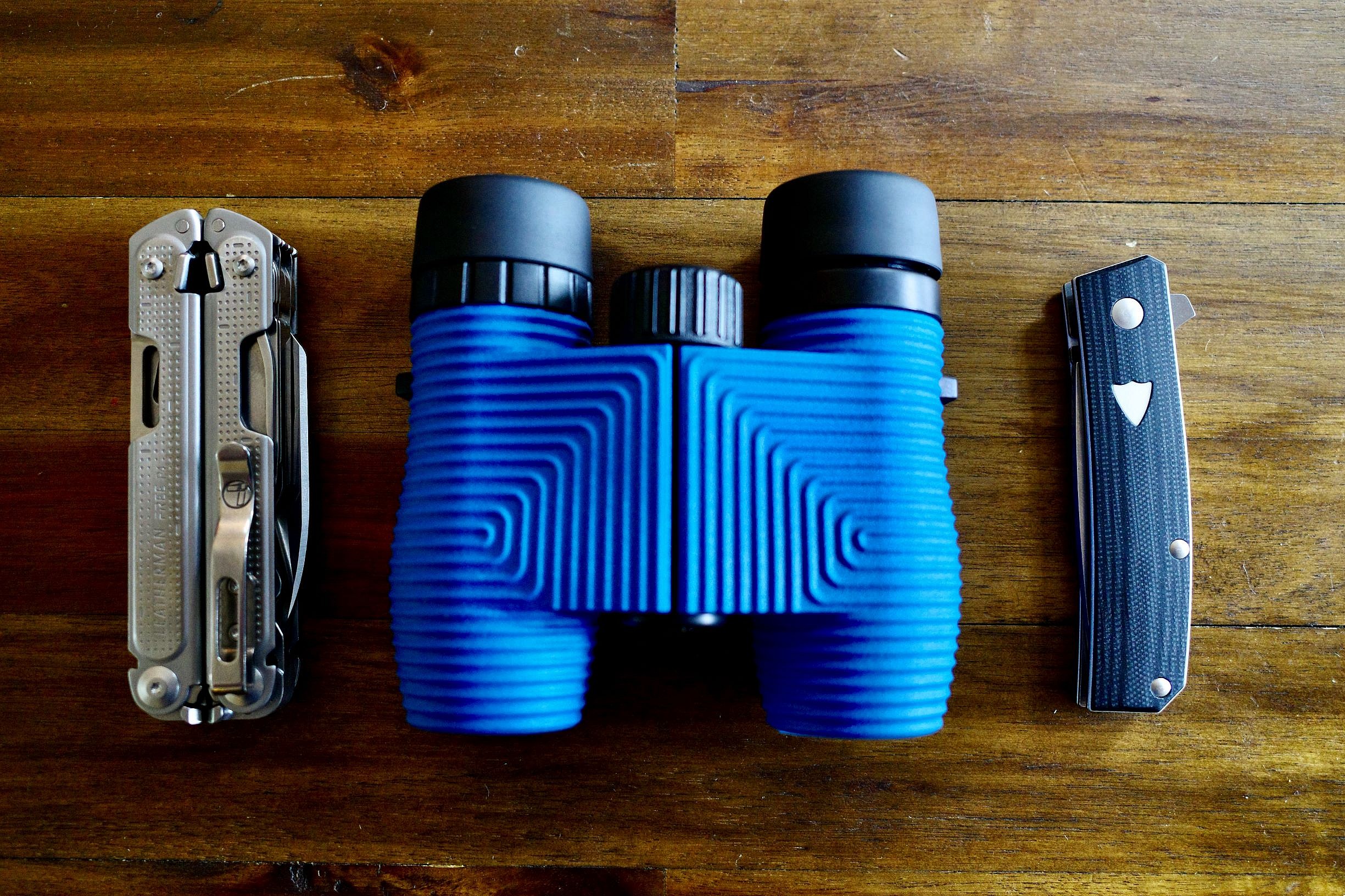Leatherman Free P4, Benchmade 601 Tengu Flipper, Nocs Provisions Binoculars (photo Stinson Carter)