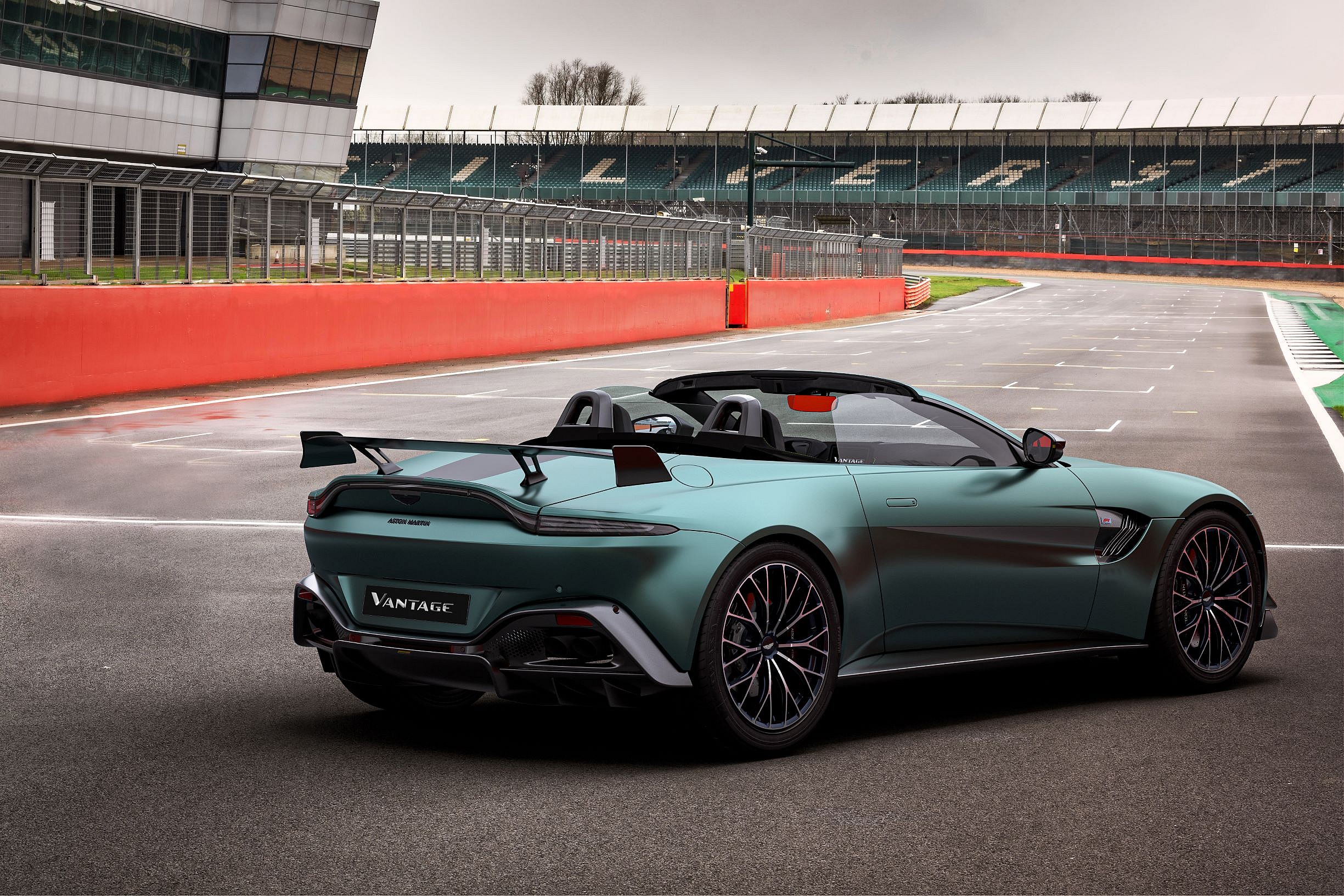 Aston Martin Vantage F1 Edition (1)