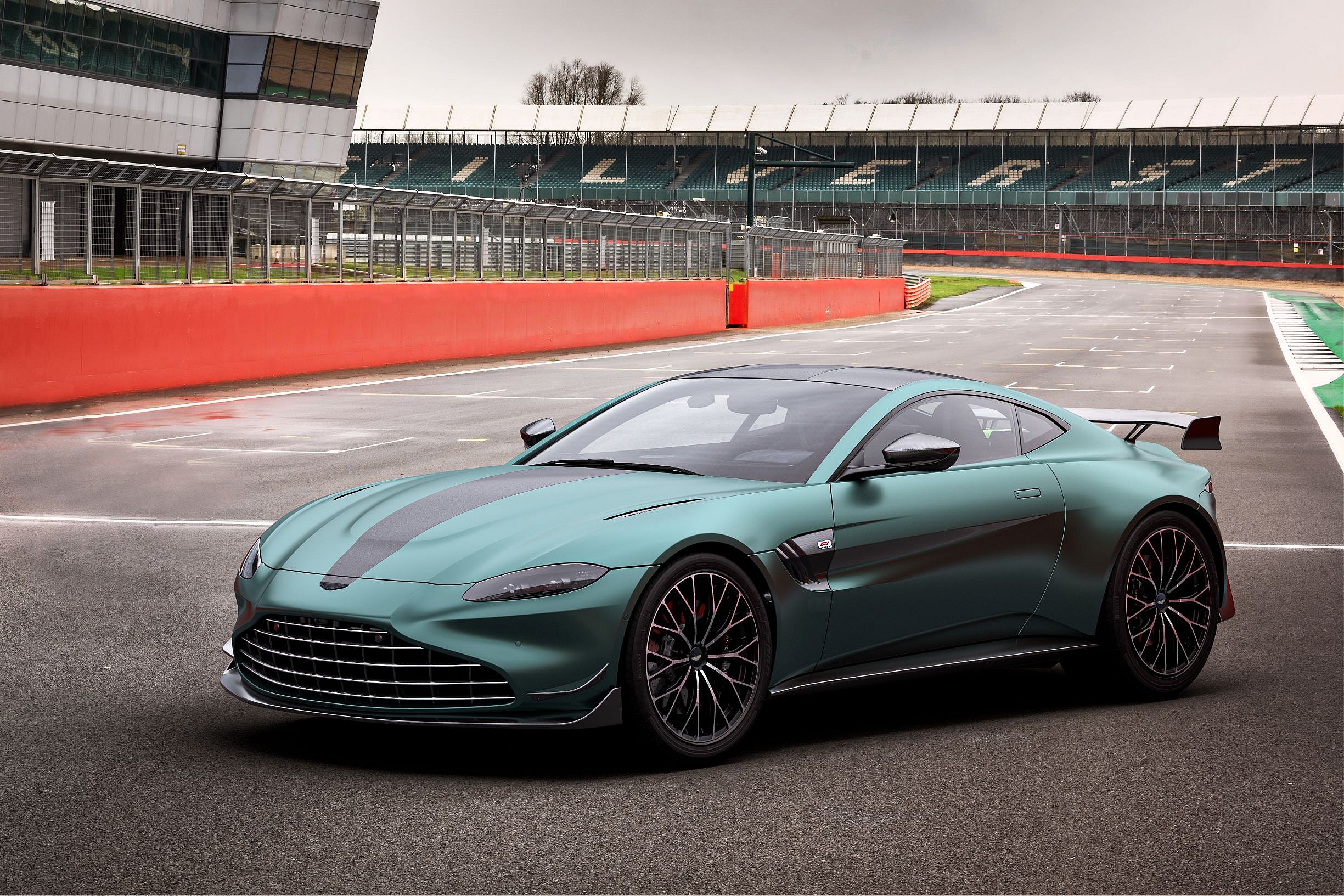 Aston Martin Vantage F1 Edition (4)