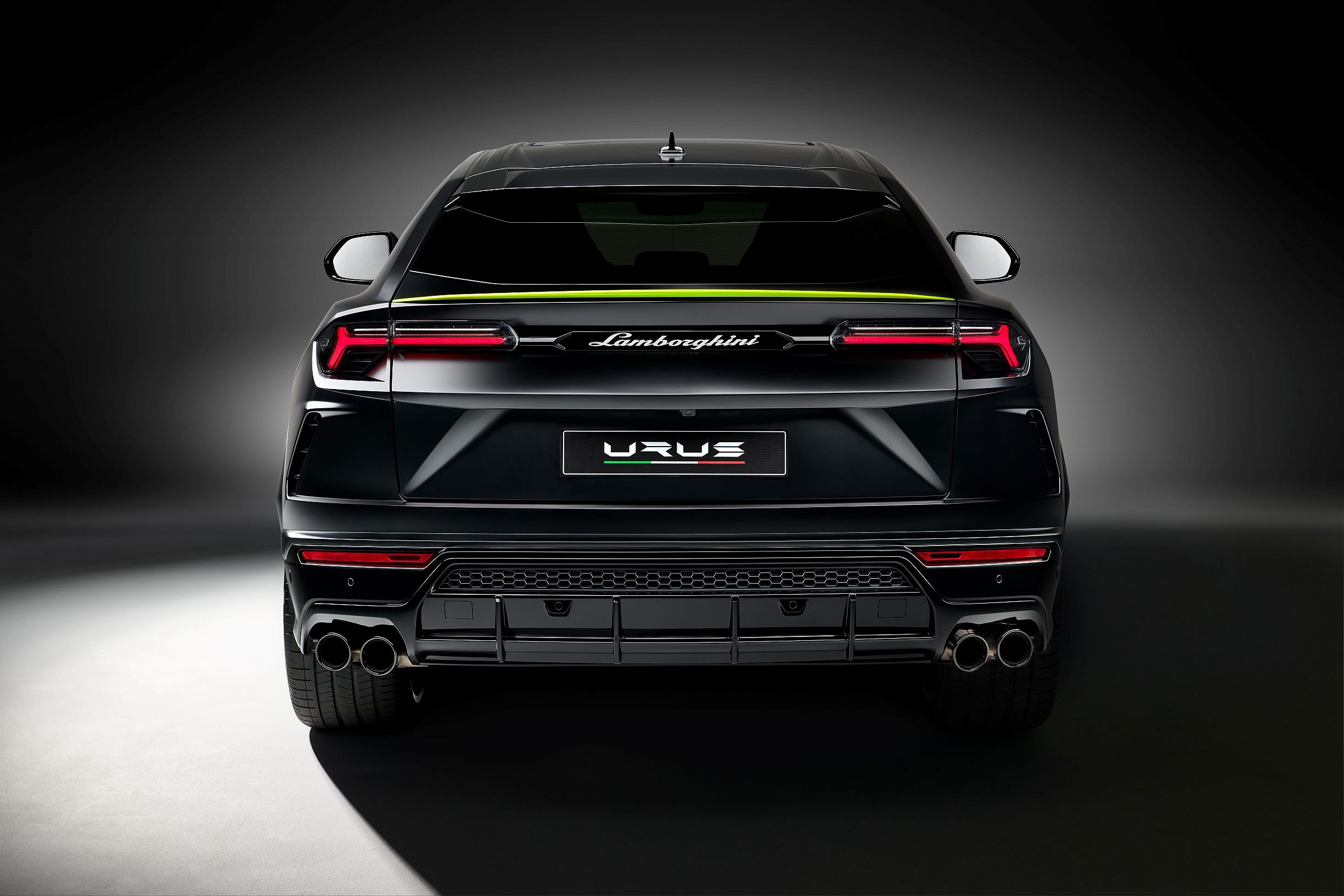 Lamborghini Urus Graphite  (1)