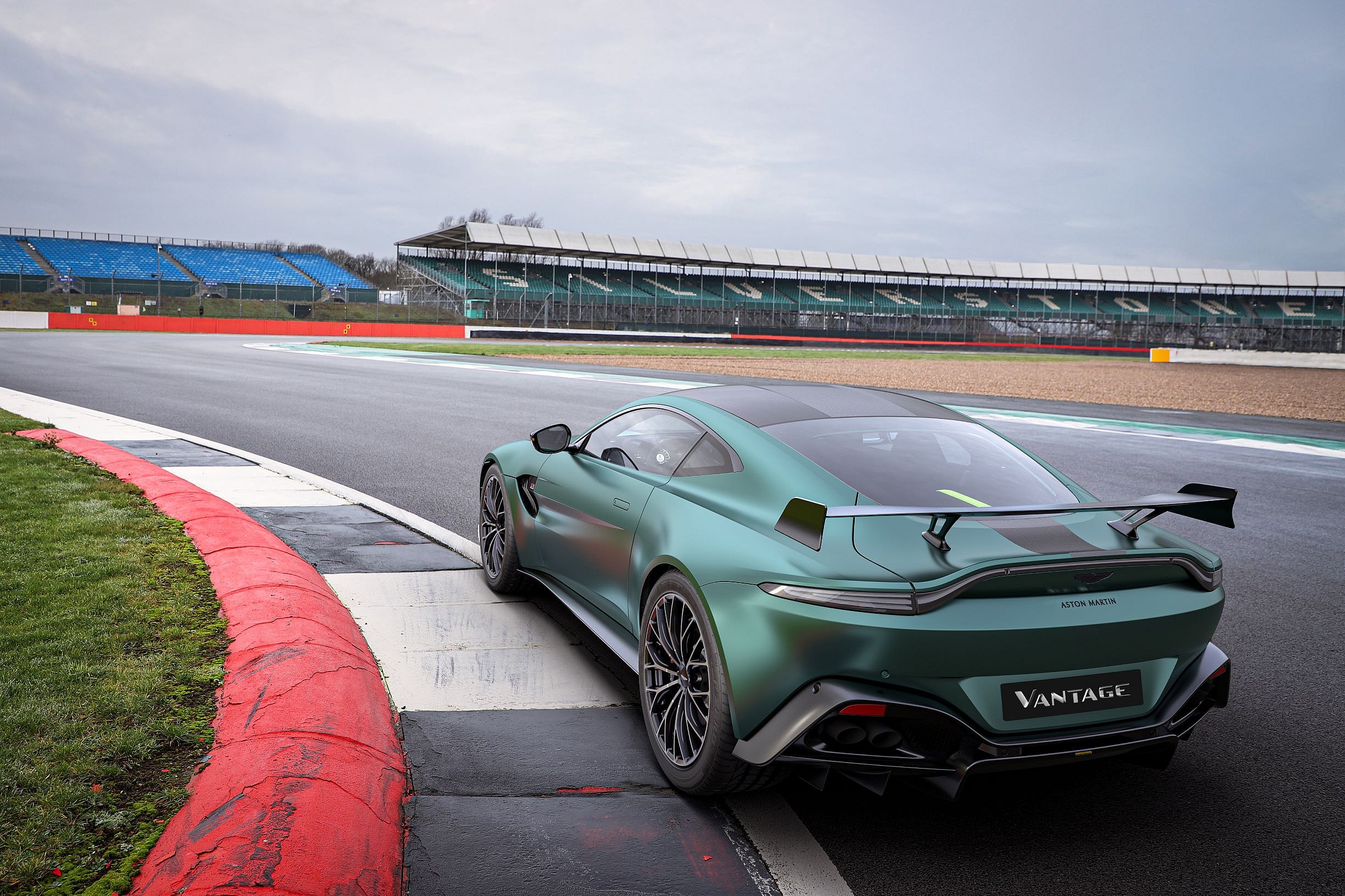 Aston Martin Vantage F1 Edition (6)