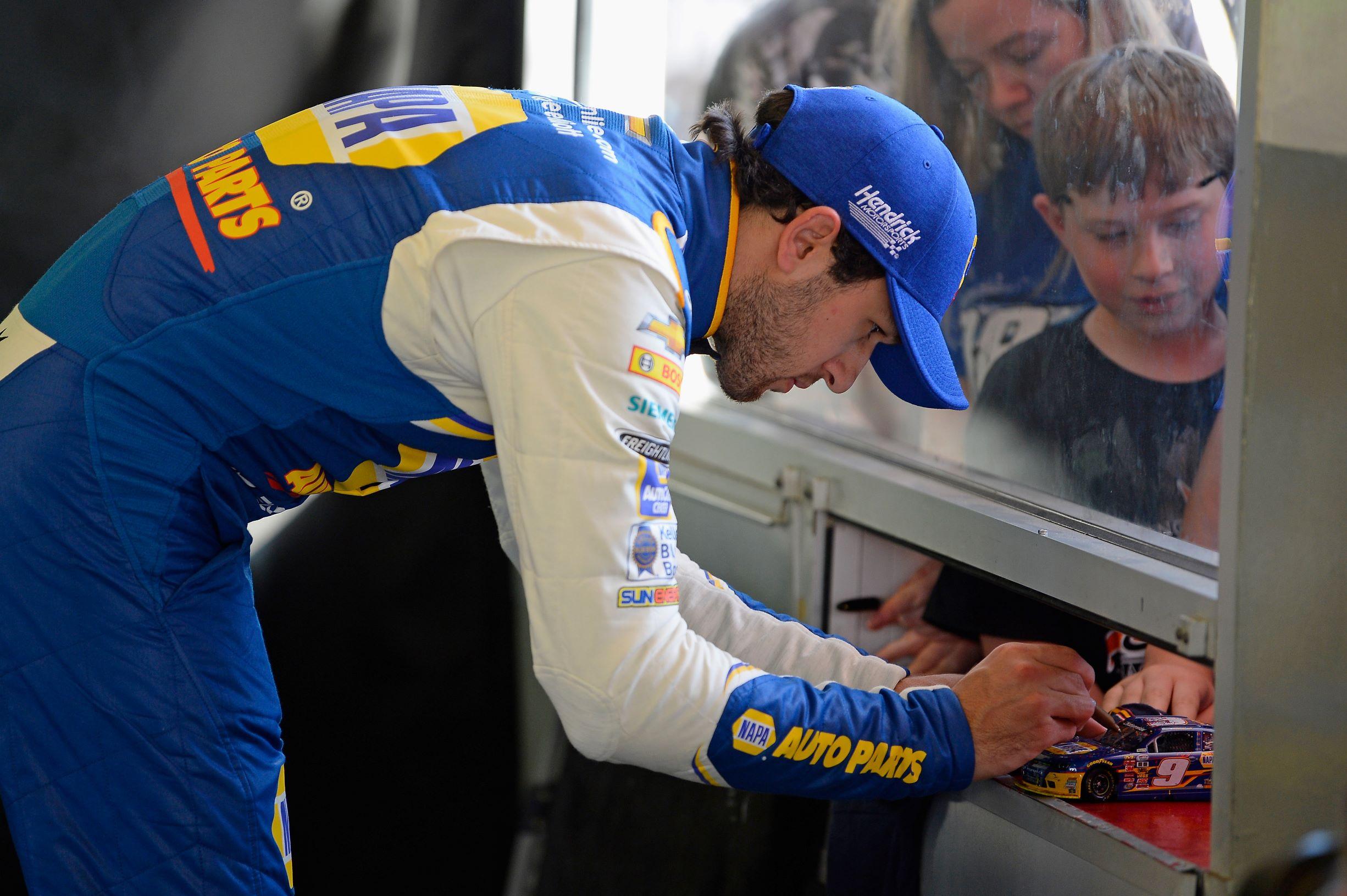 Daytona500_Elliott_Autographs_021118