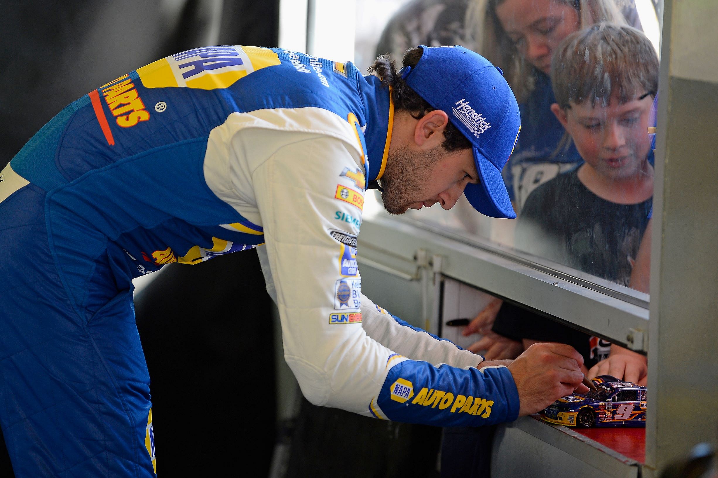 Daytona500_Elliott_Autographs_021118