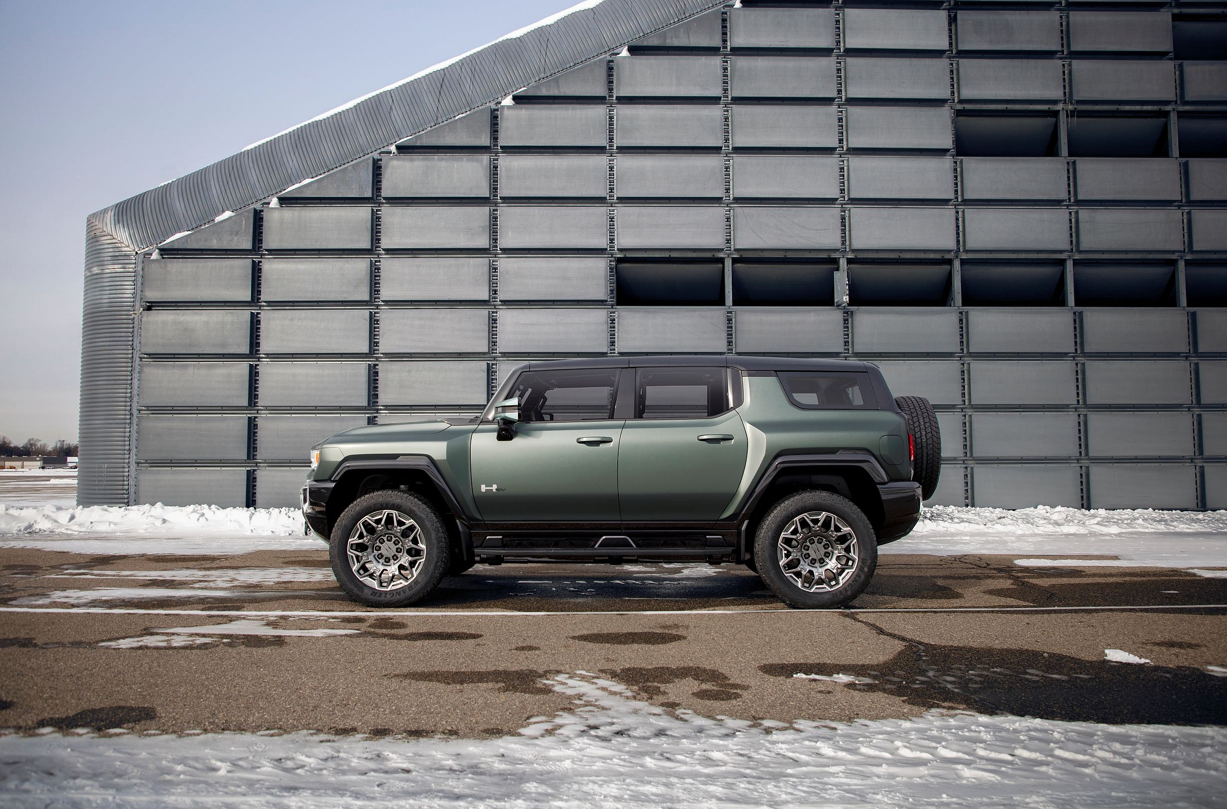 2024 GMC Hummer EV SUV (14)