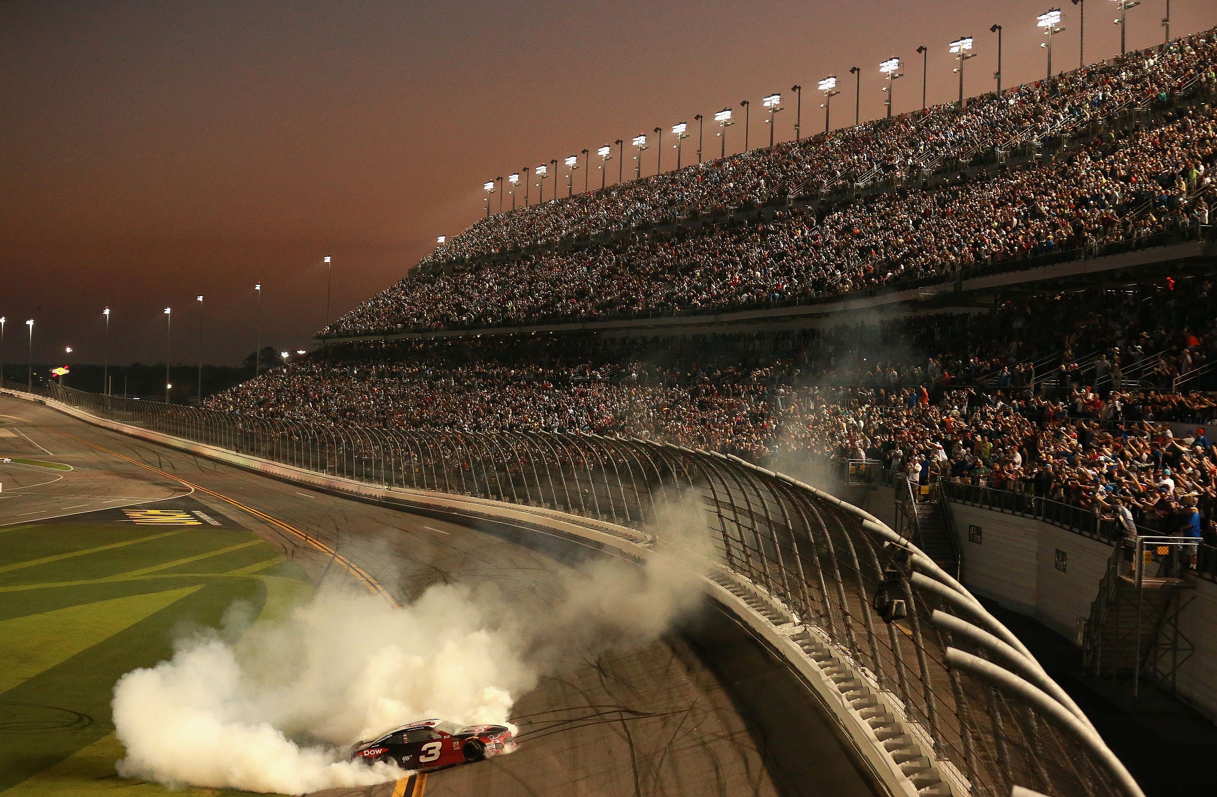 Daytona500_ADillon_Burnout_021818
