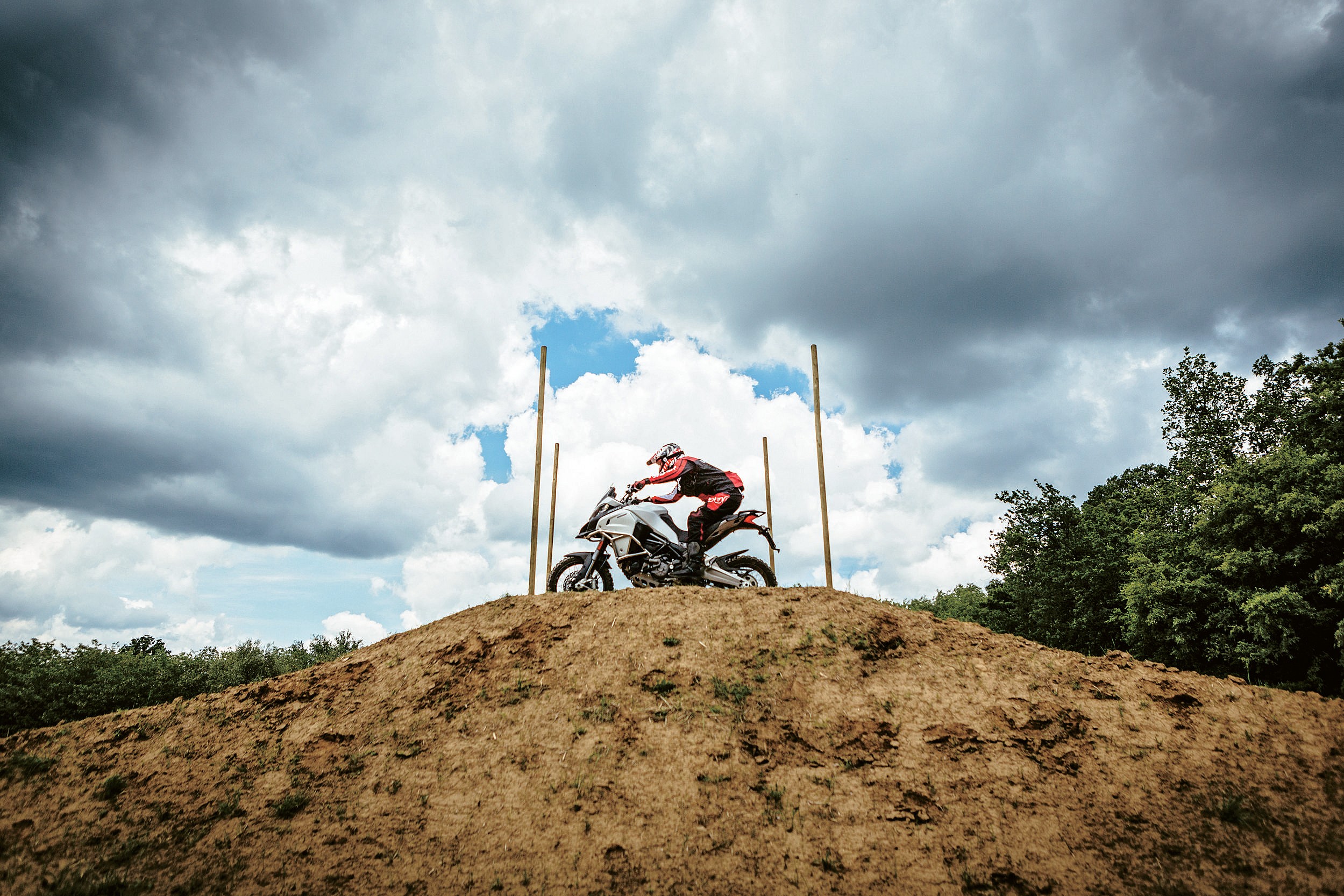 1016-Mx-DT_Ducati.02.jpeg