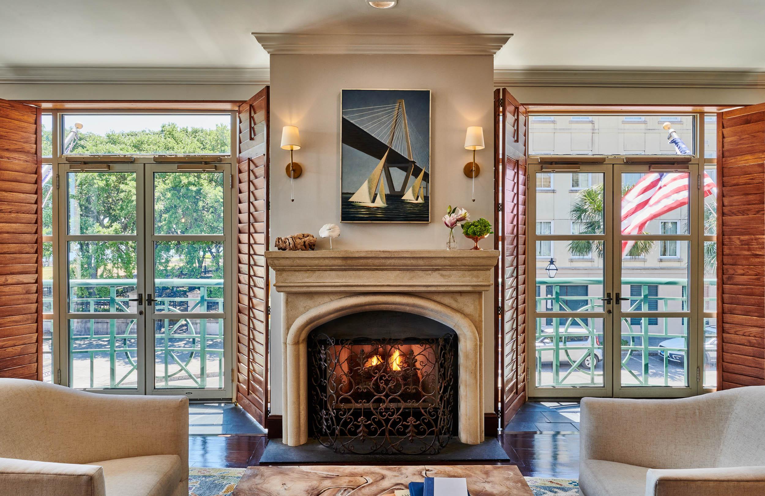 HVI_detail_lobby_fireplace_210450_1670-LR