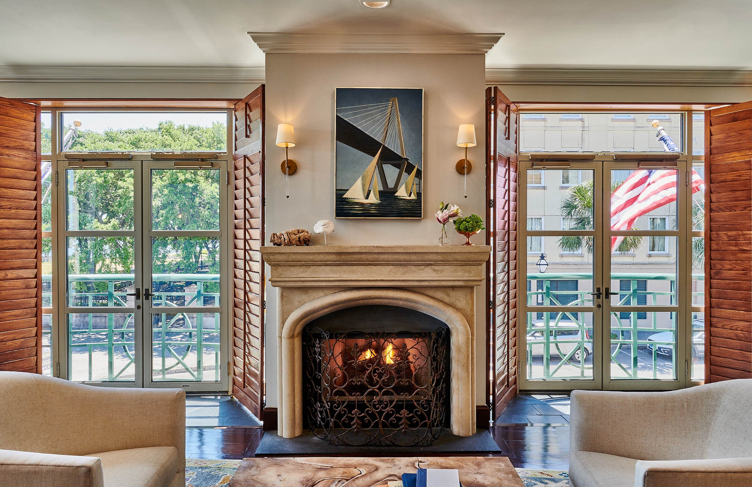 HVI_detail_lobby_fireplace_210450_1670-LR