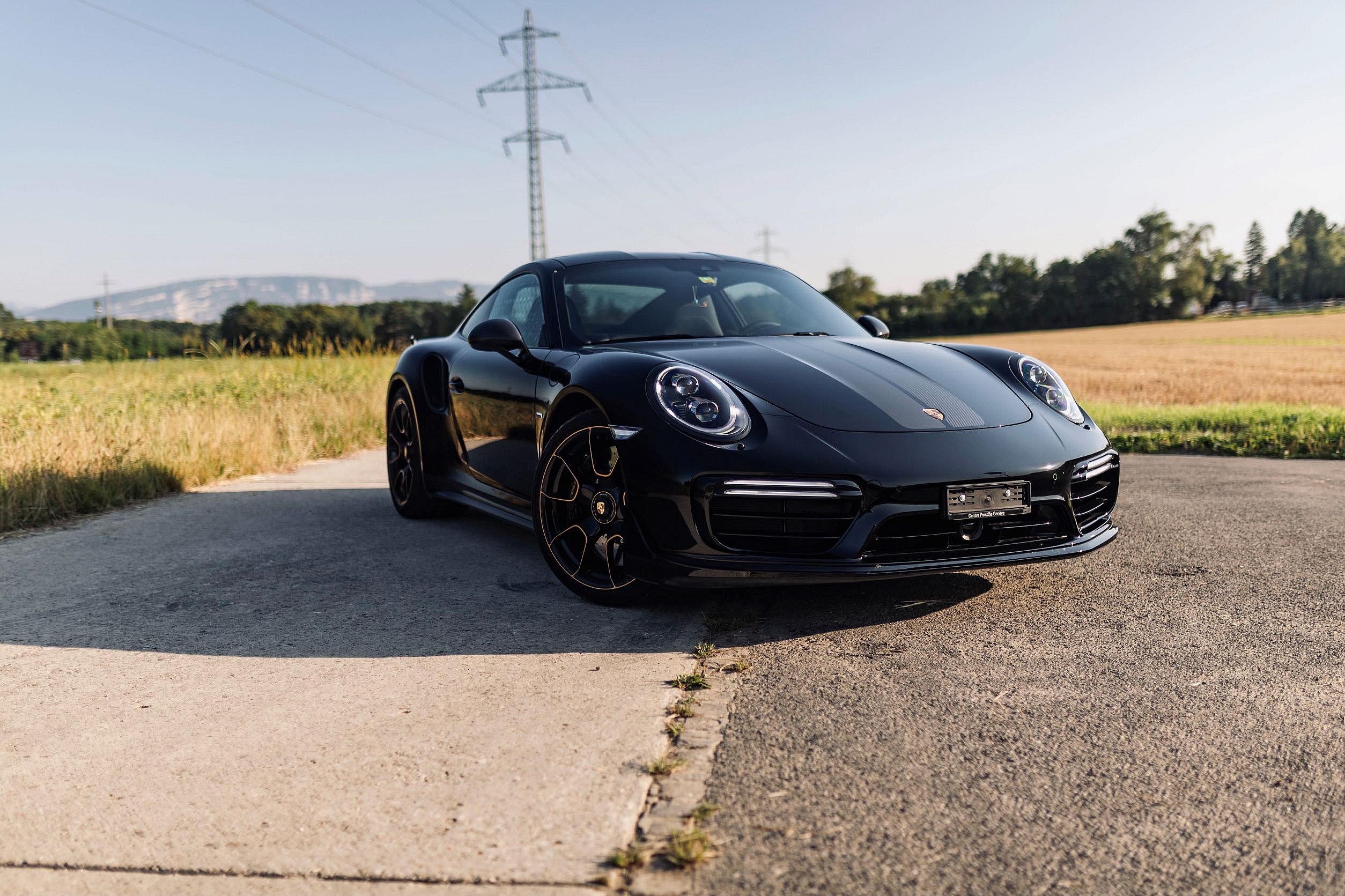 2018-Porsche-911-Turbo-S-Exclusive-Series-_0