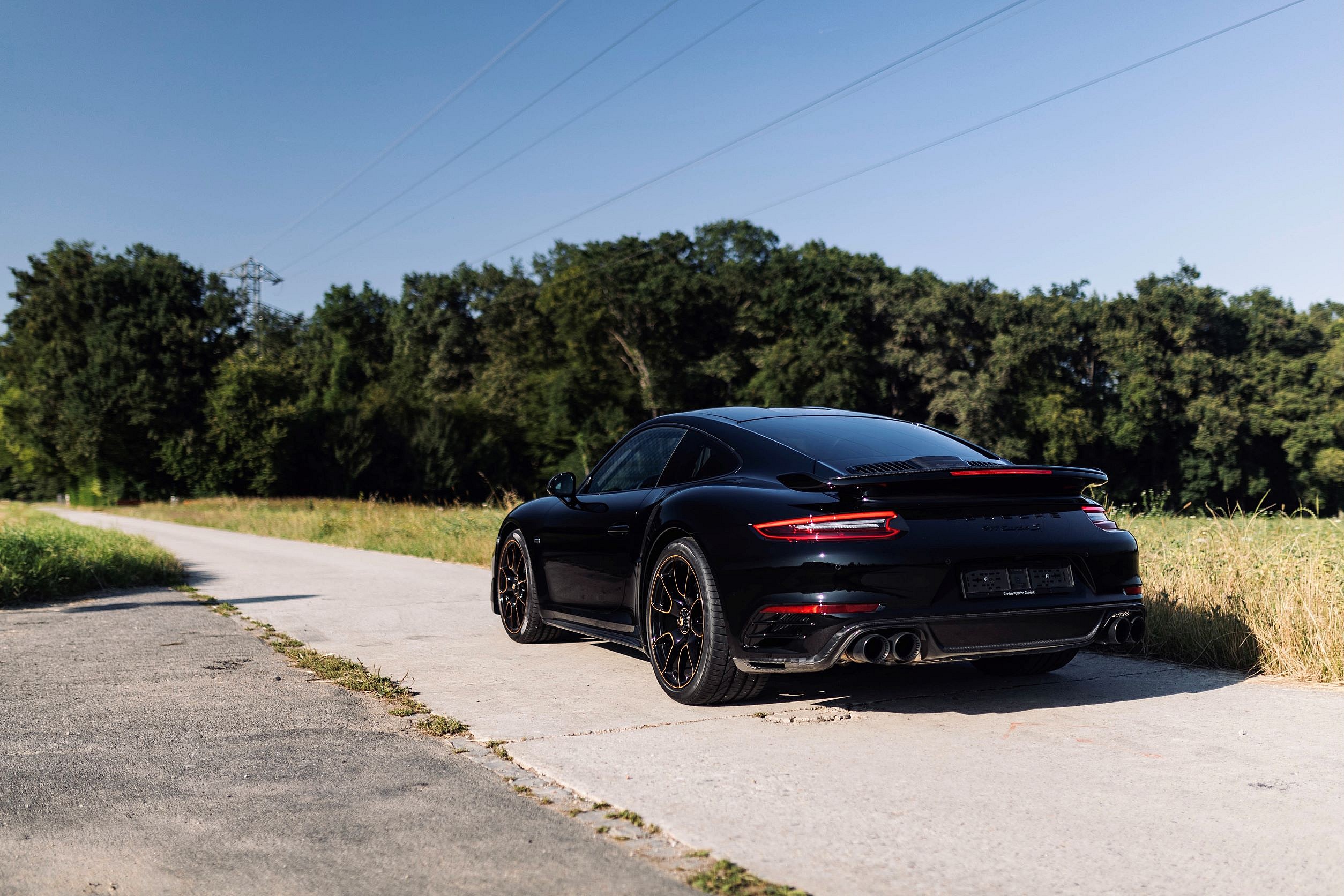 2018-Porsche-911-Turbo-S-Exclusive-Series-_1