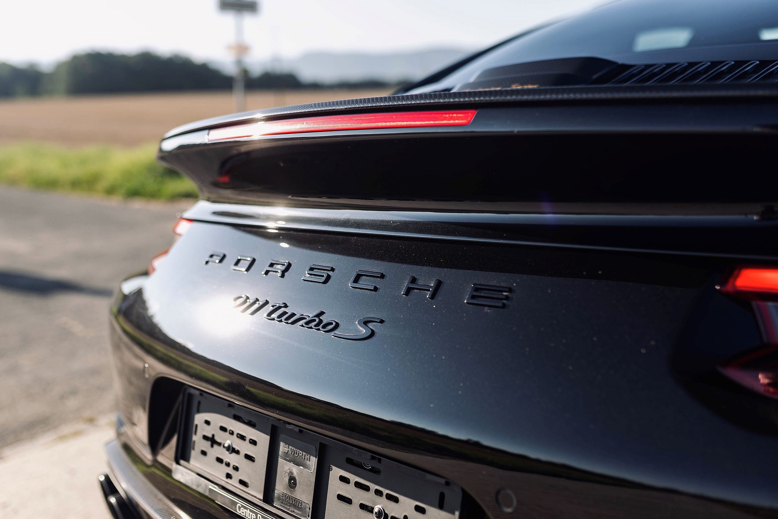 2018-Porsche-911-Turbo-S-Exclusive-Series-_5
