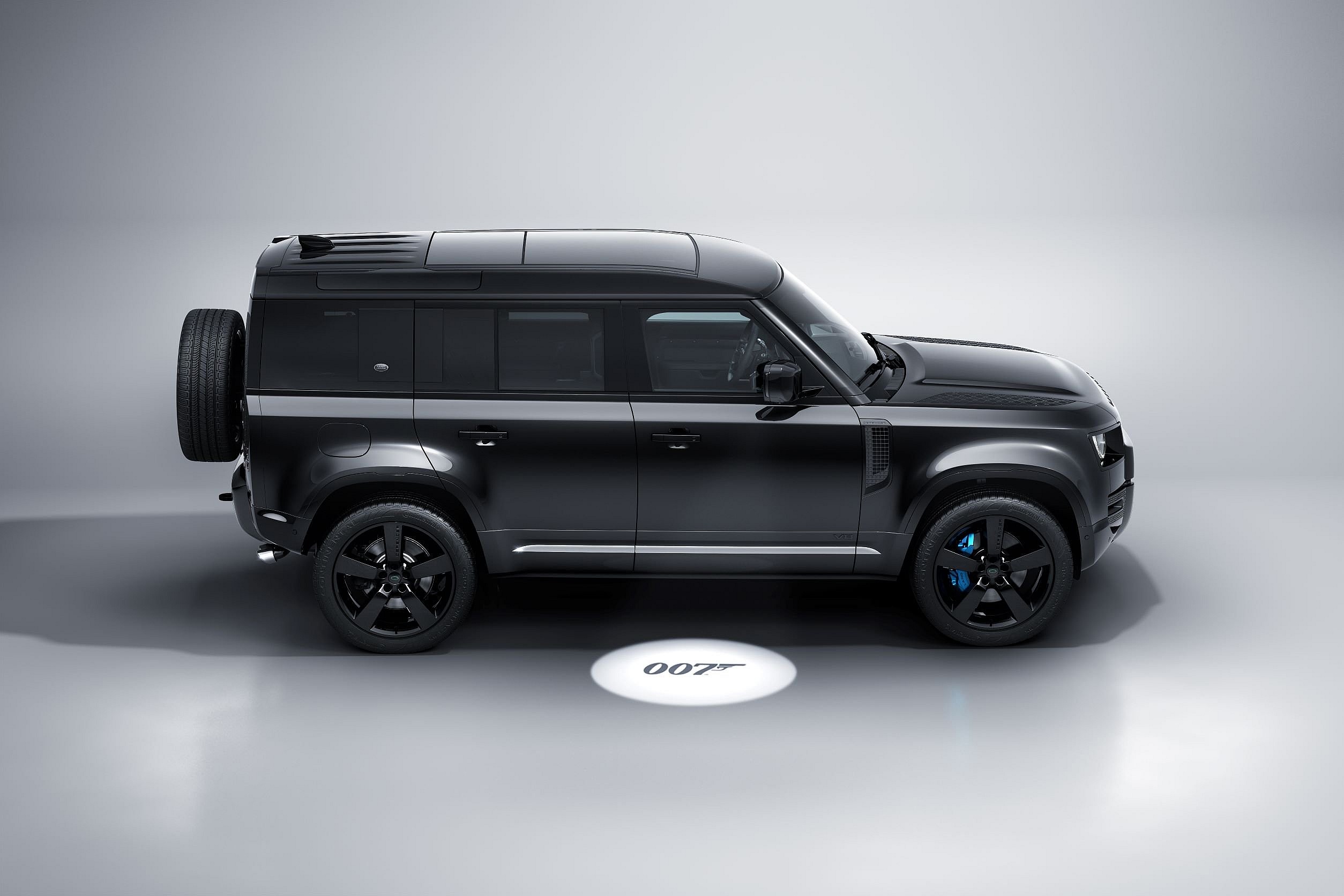 Land Rover Defender V8 Bond Edition (2)
