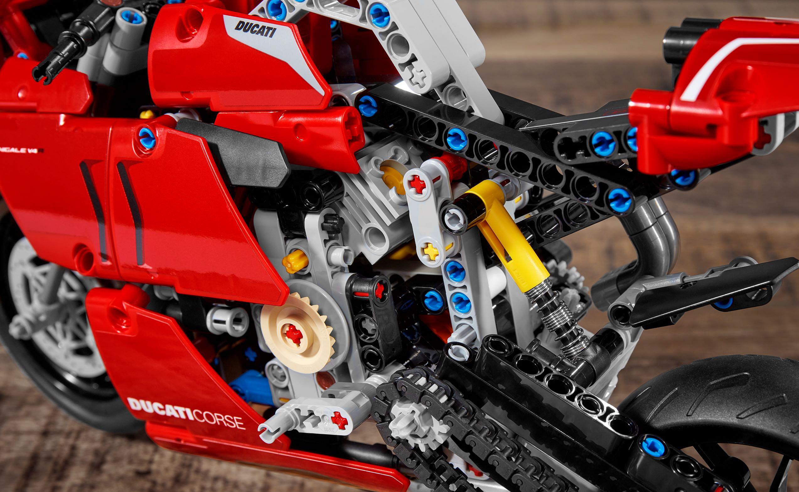 Lego Ducati Panigale V4 R (7)