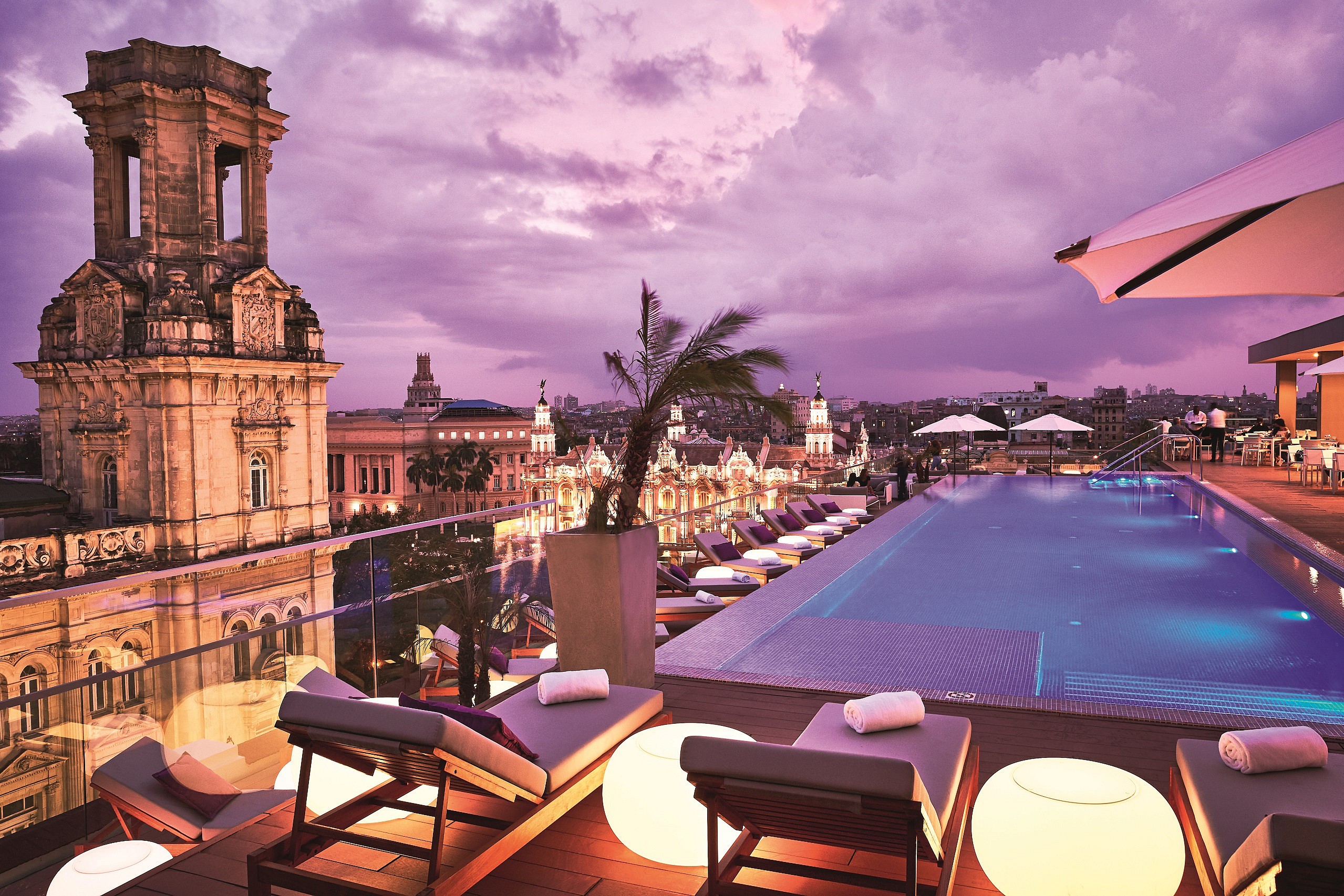 Gran Hotel Manzana Kempinski La Habana_Pool_BellaHabana_sunset_
