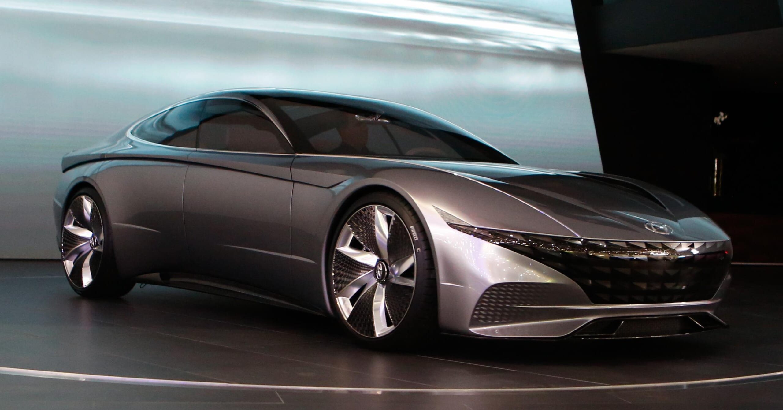 facebook-Linked_Image___Large-31606-HyundaiMotorShowsGlimpseofFutureDesignwithLeFilRougeHDC-1ConceptatGenevaMotorShow