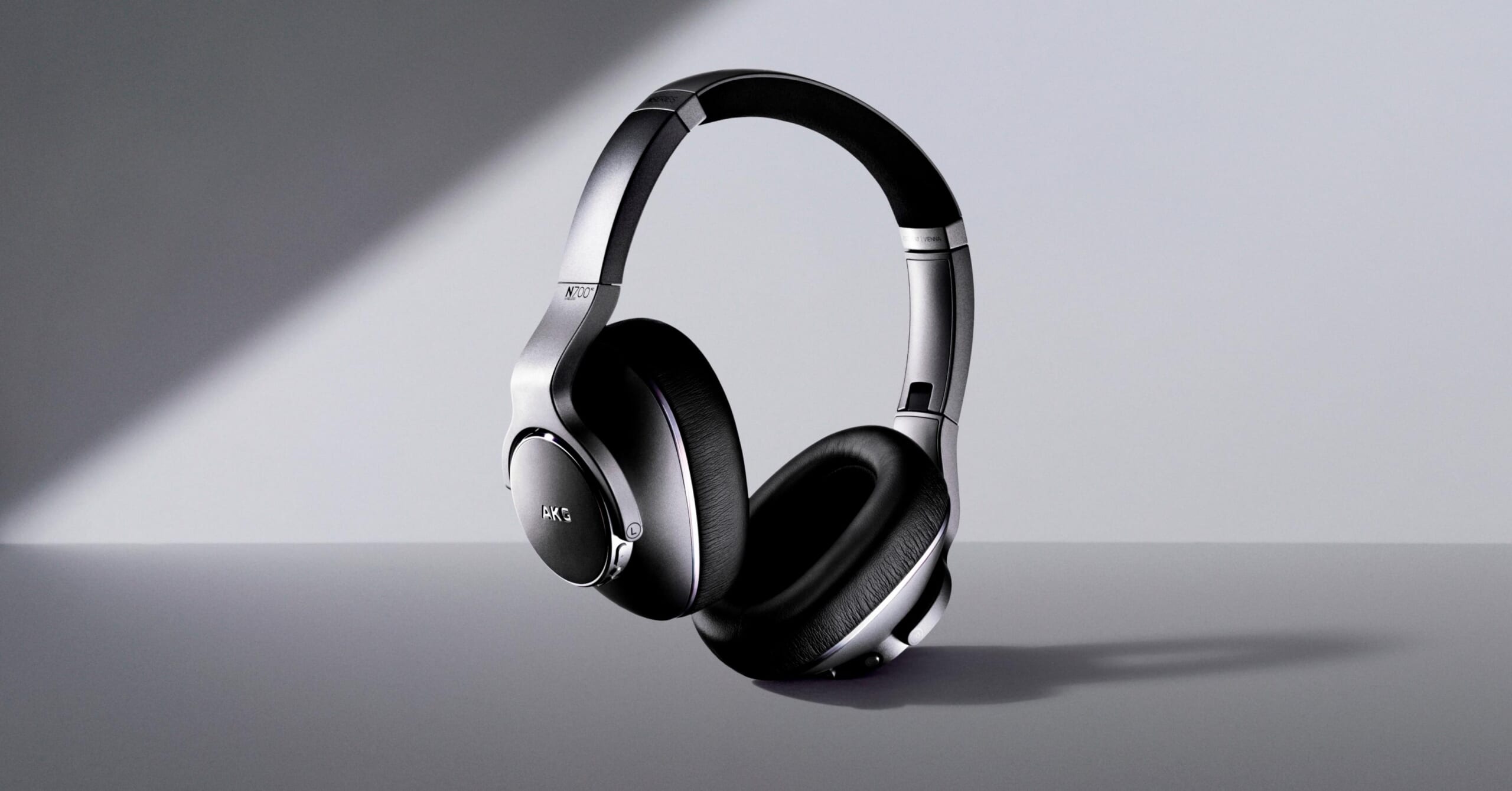 Samsung AKG N700NC