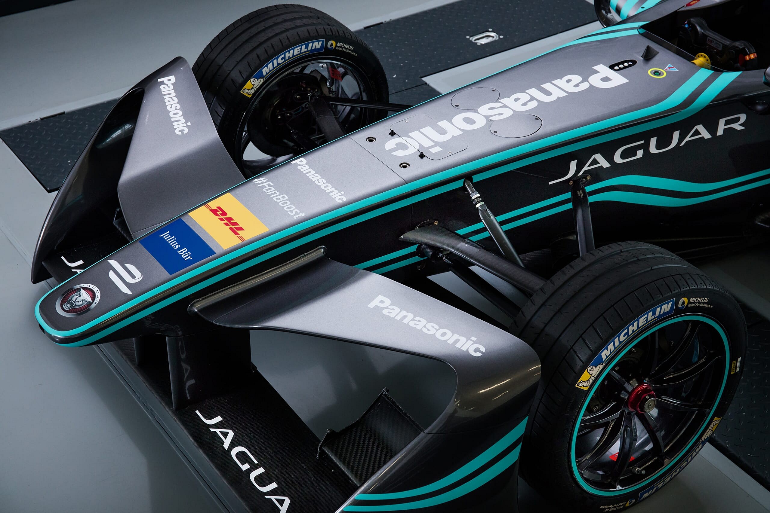 jagracinglaunchitype1detail308091610.jpg