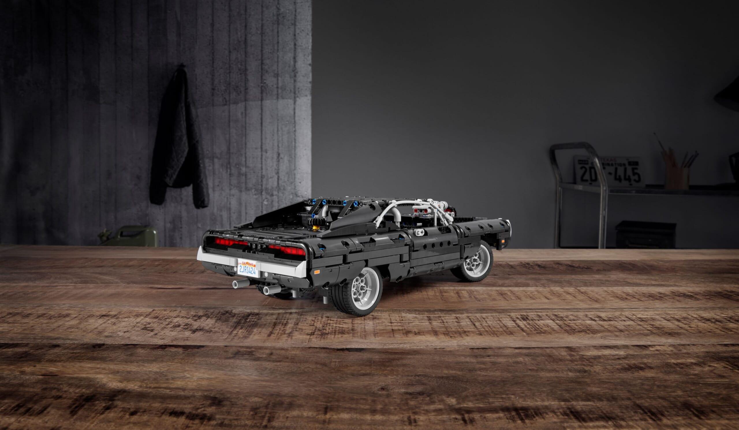 Lego Technic Dom's Dodge Charger (5)
