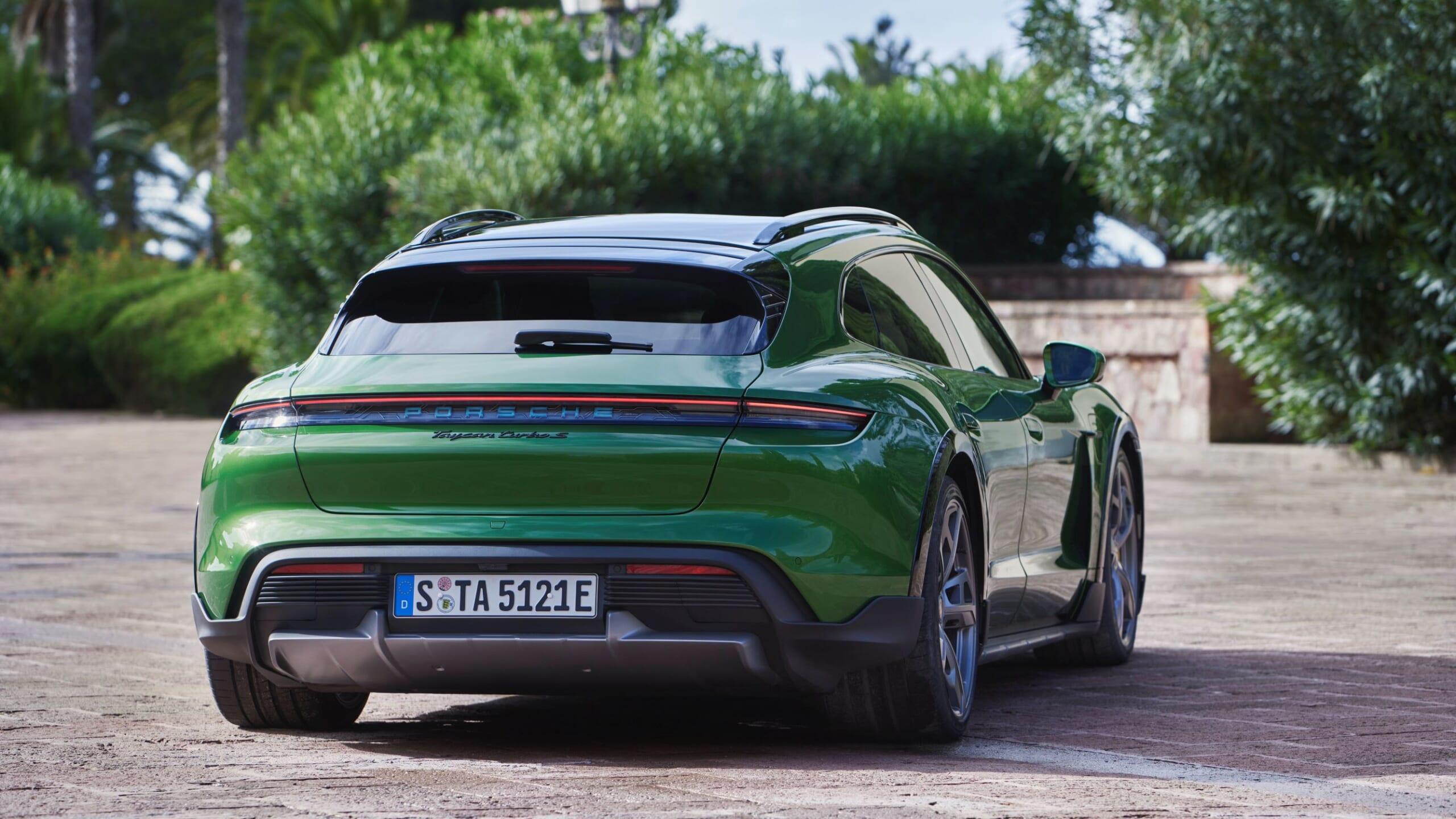 Taycan Turbo S Cross Turismo 3