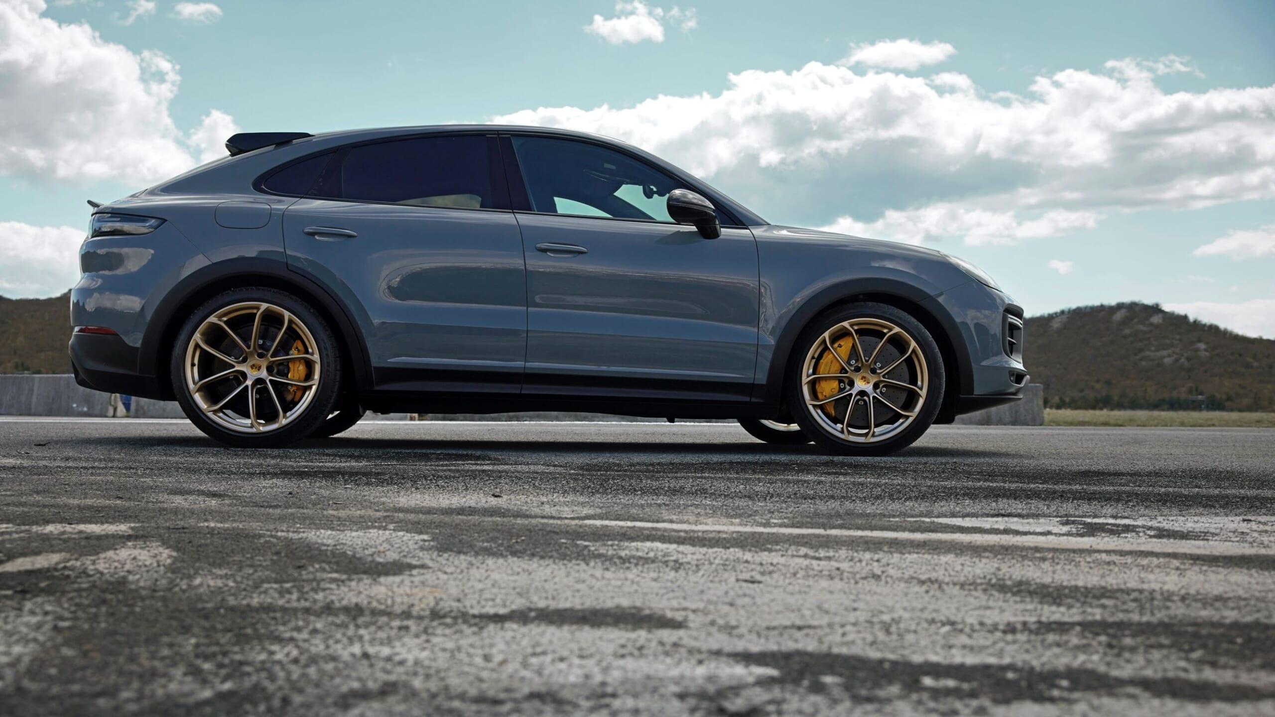 2022 Porsche Cayenne Turbo GT (1)