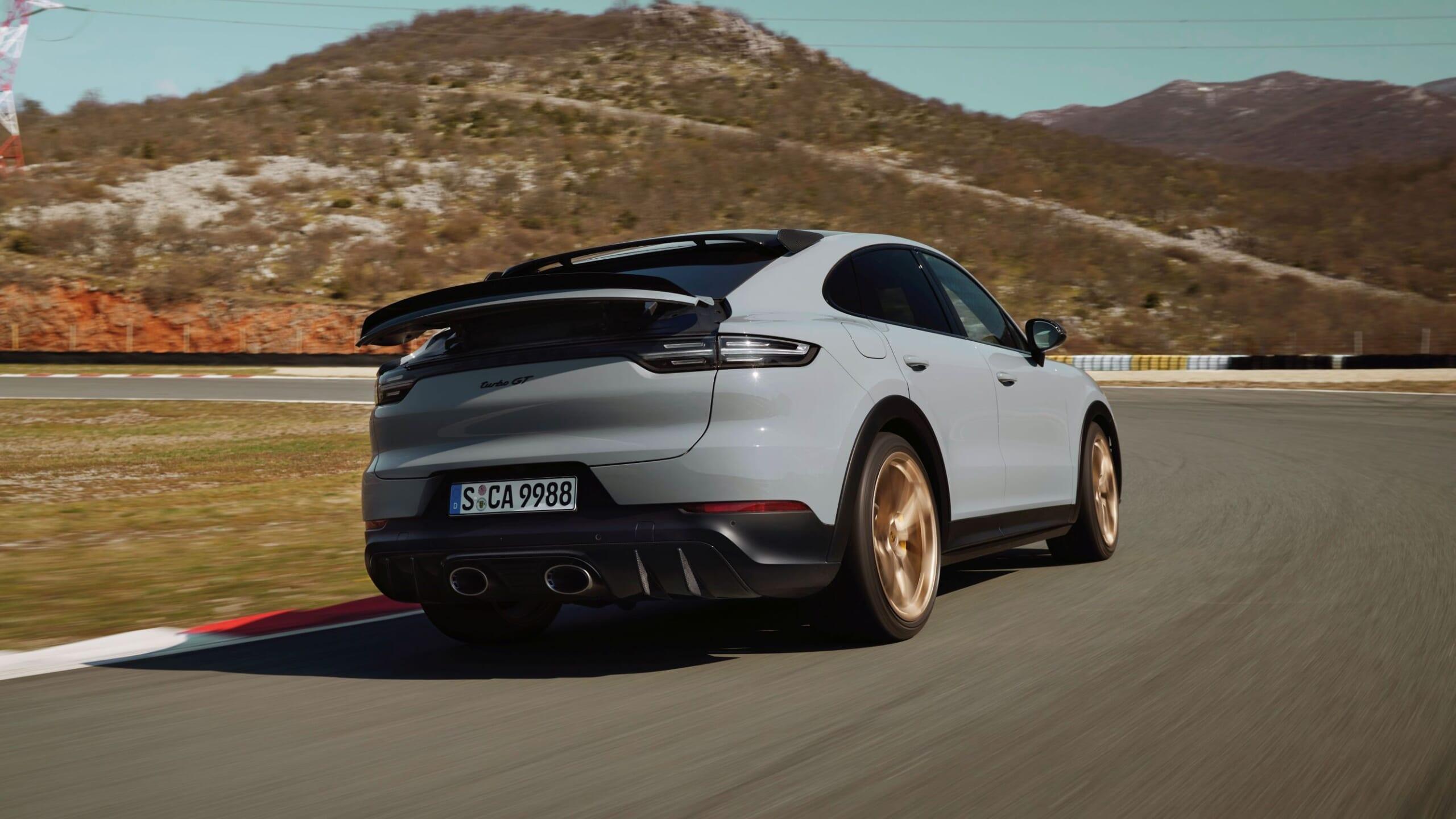 2022 Porsche Cayenne Turbo GT (7)