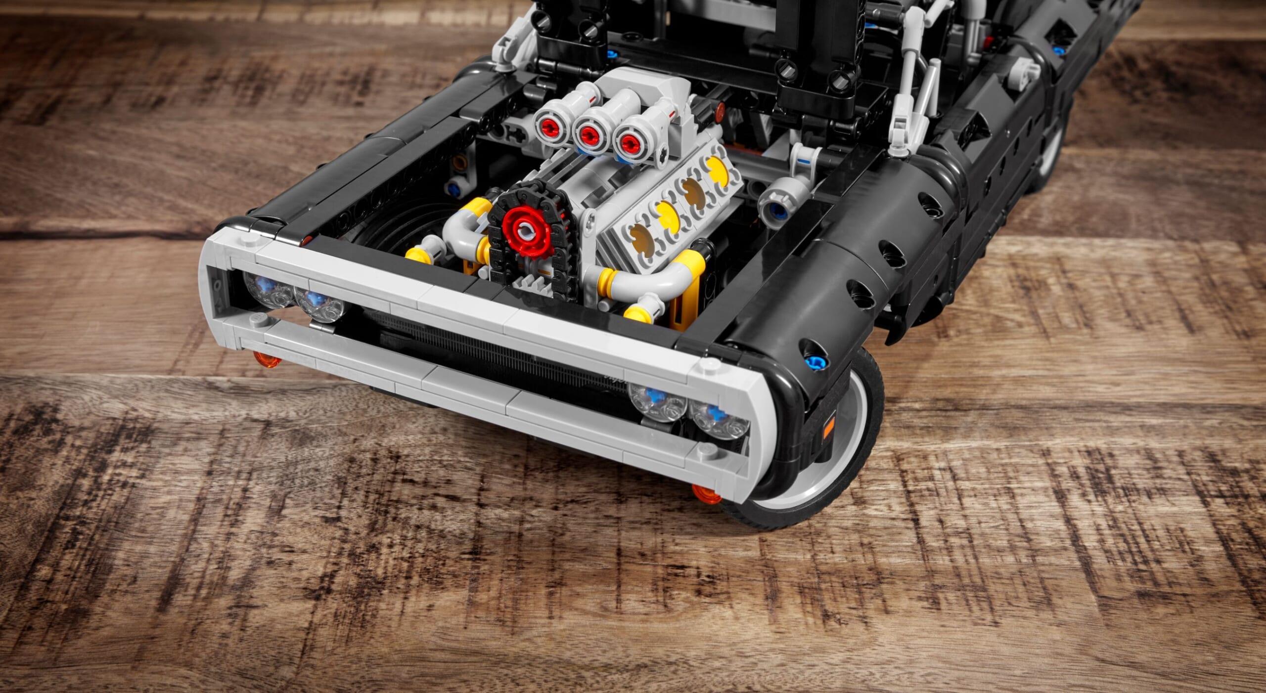 Lego Technic Dom's Dodge Charger (1)