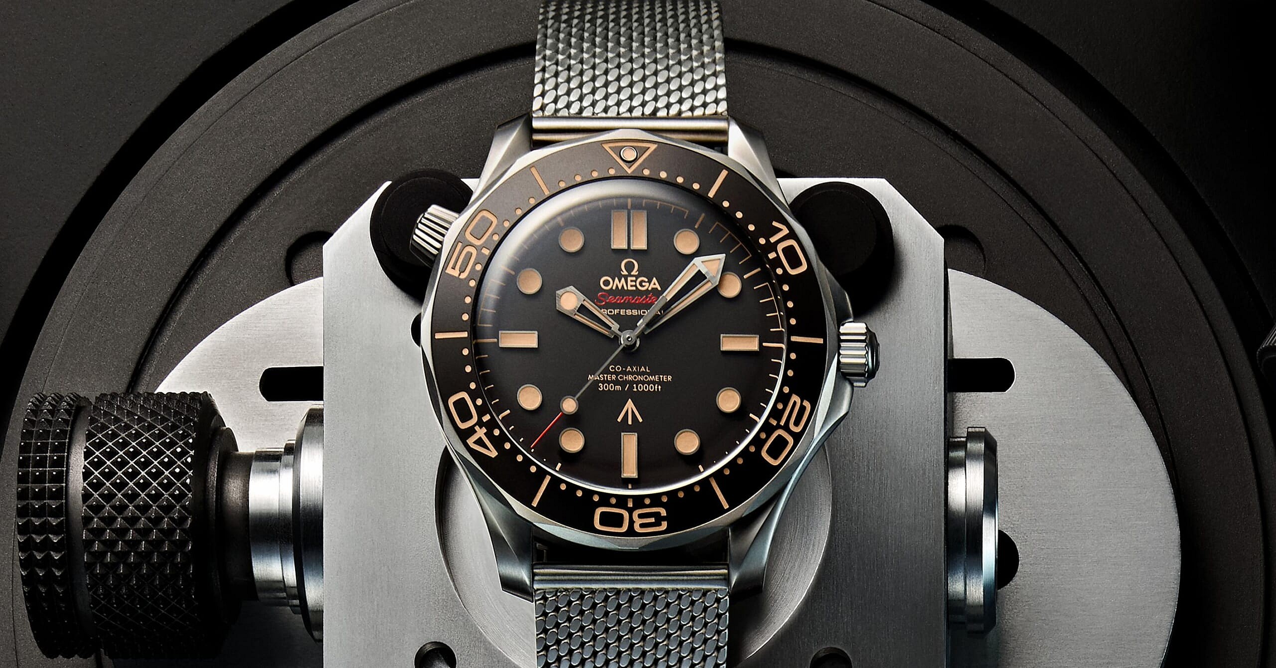 facebook-Linked_Image___OMEGA_210.90.42.20.01.001_amb_01