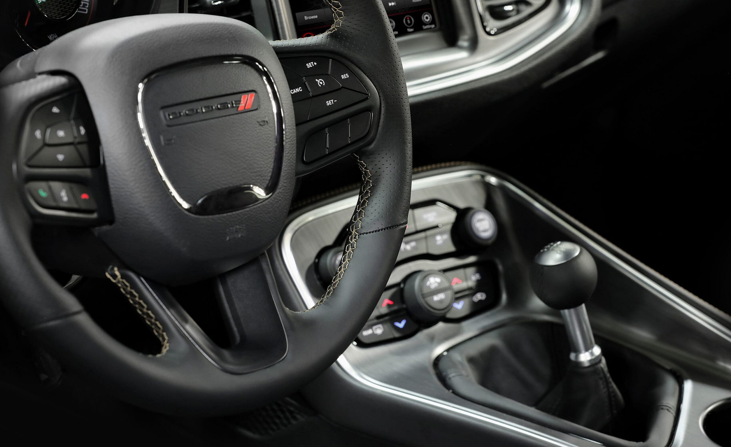 2019-dodge-challenger-stars-and-stripes-edition-105-1554997978