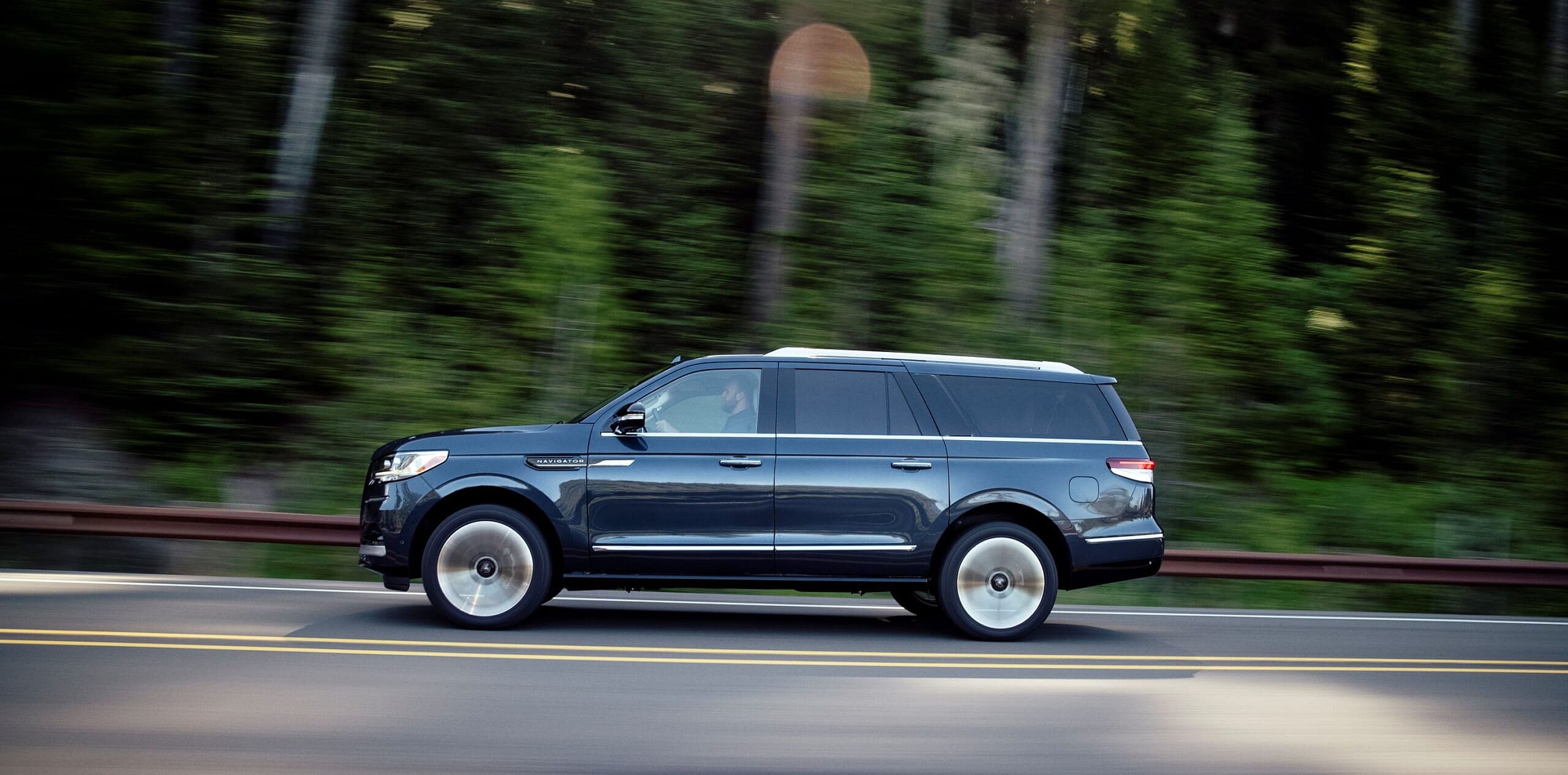 2022 Lincoln Navigator_Flight Blue Reserve_12