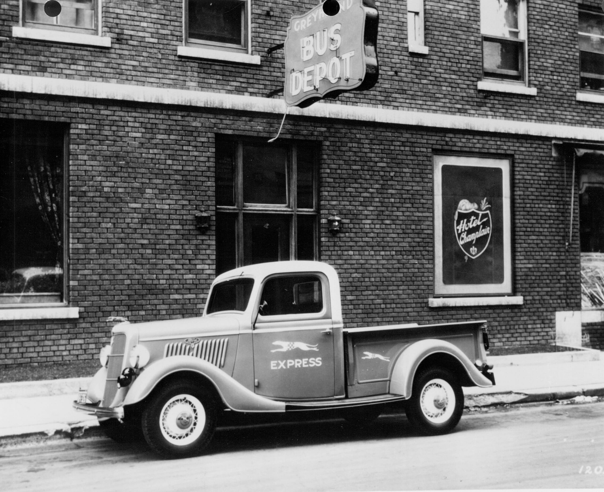 1935-Ford-pickup-truck-Greyhound