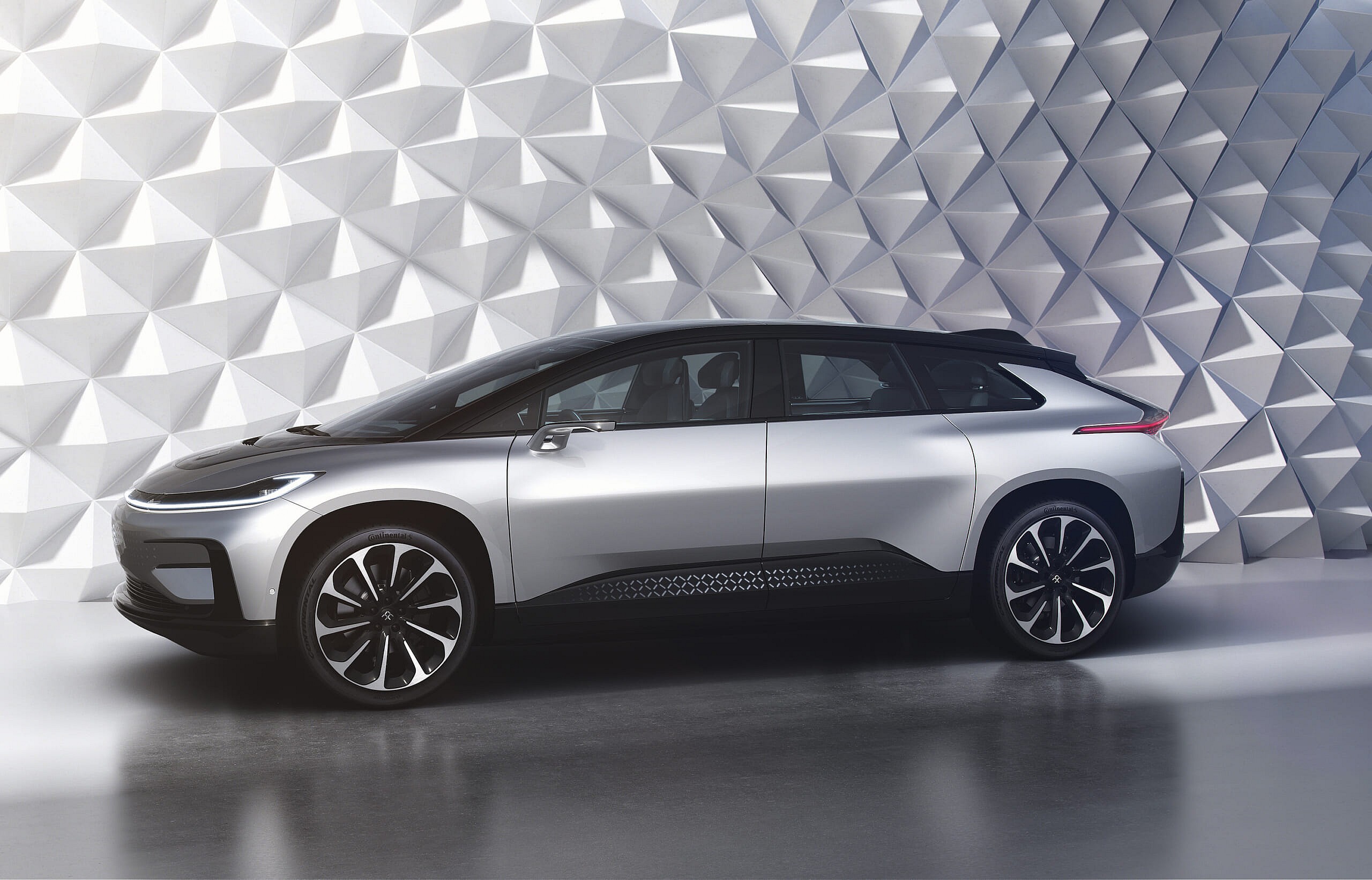 FF91_VAlgorithmicWall_00002.jpg Faraday Future FF 91