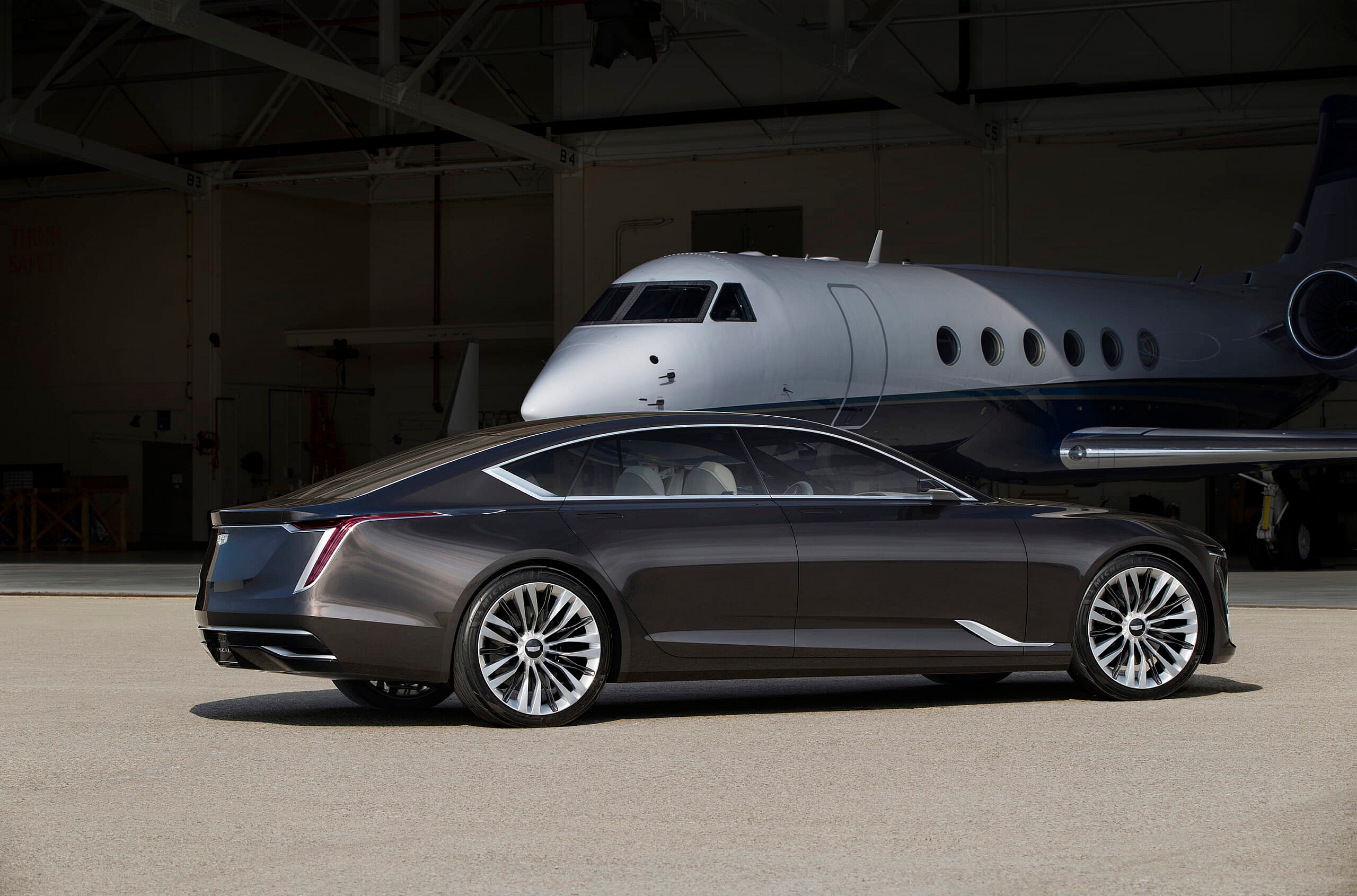 2016-Cadillac-Escala-Concept-Exterior-003.jpg