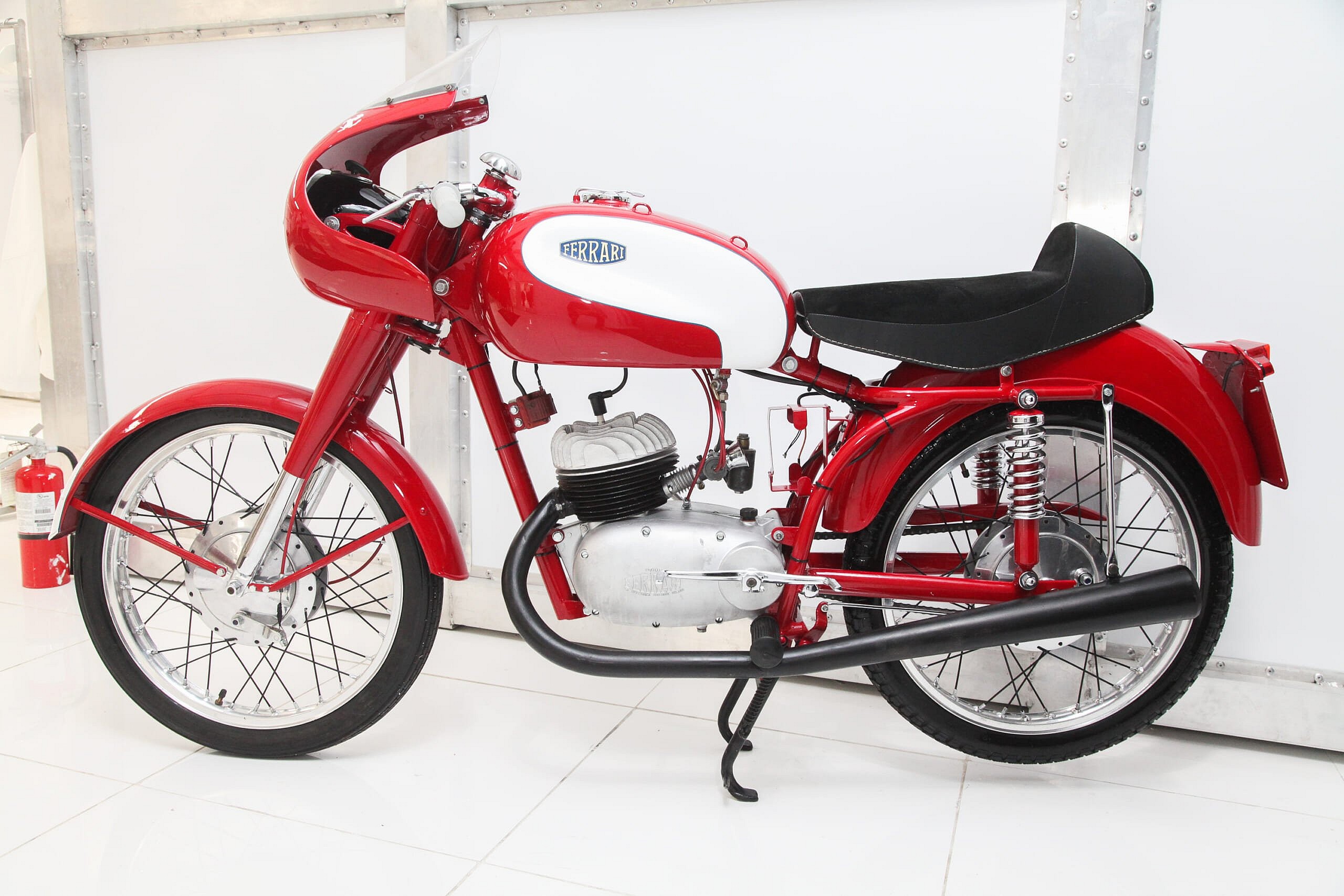 1955 Fratelli Ferrari 150cc Motorcycle.jpg