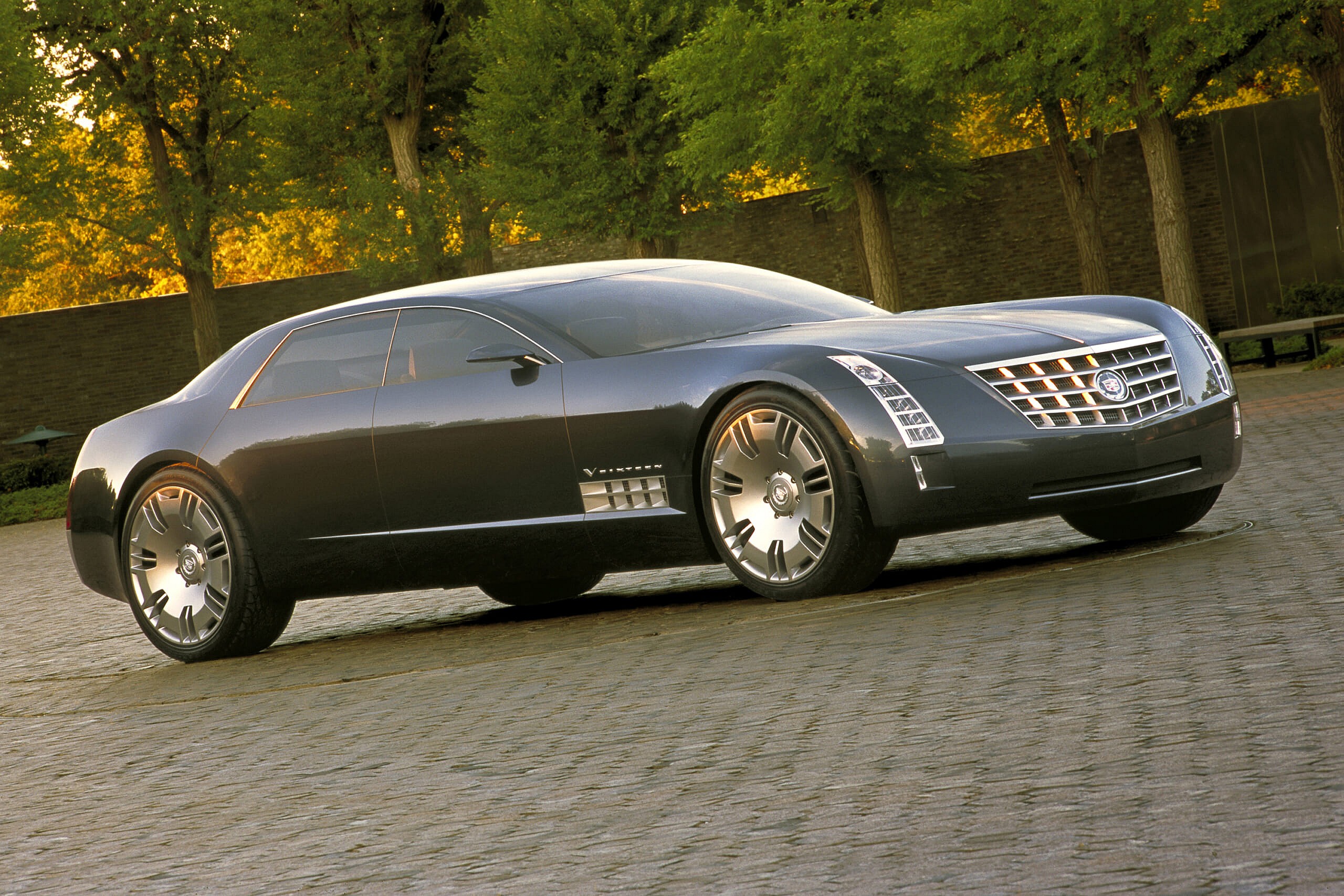 2003-Cadillac-Sixteen-Concept1.jpg