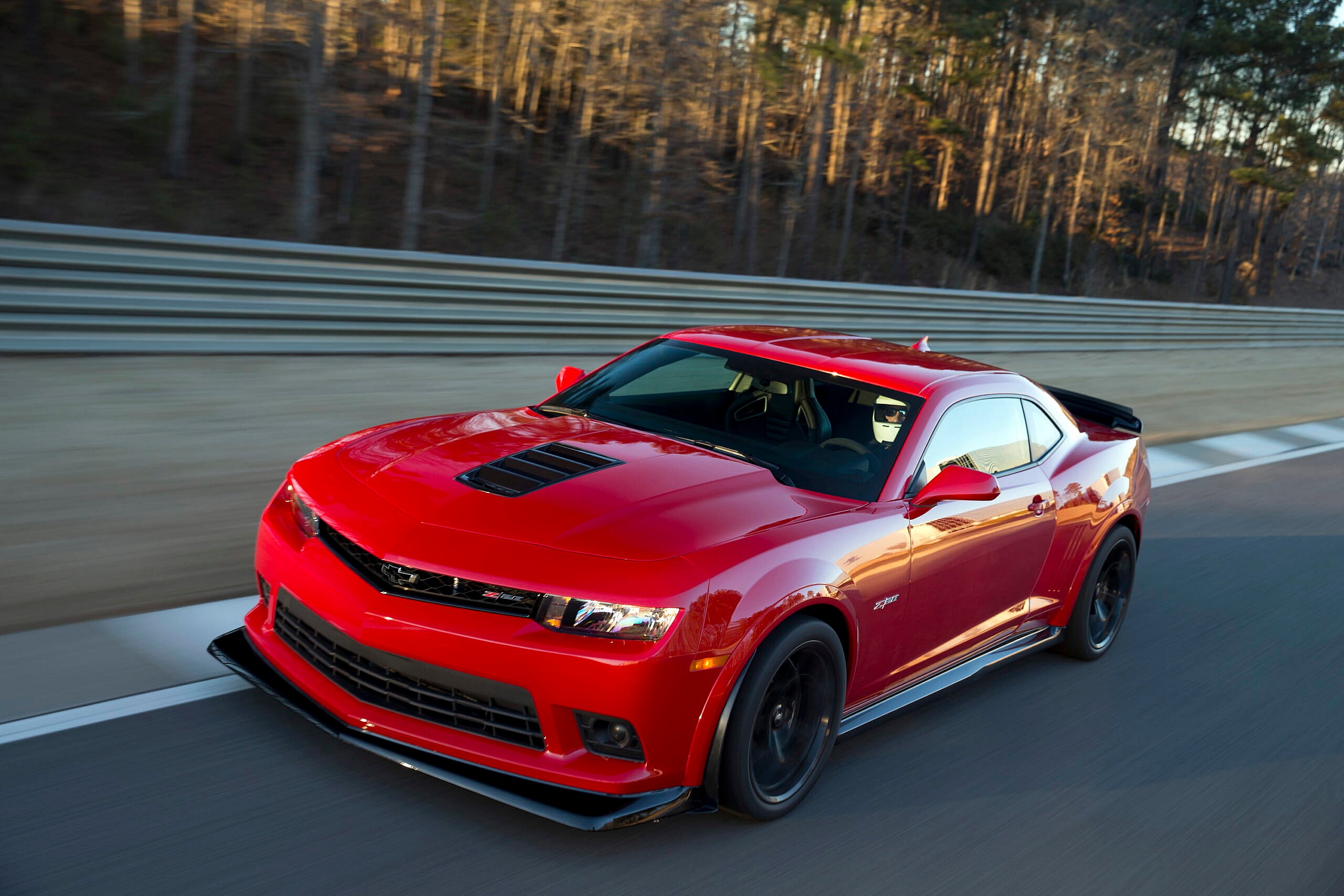 2015-Chevrolet-CamaroZ28-054