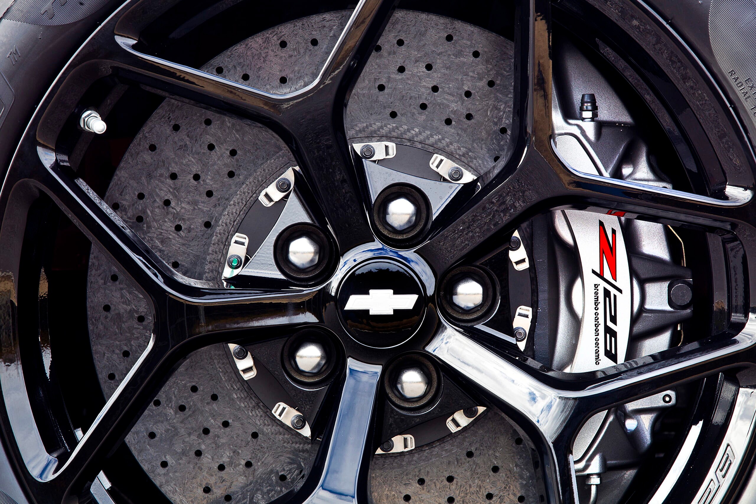 2015-Chevrolet-CamaroZ28-068